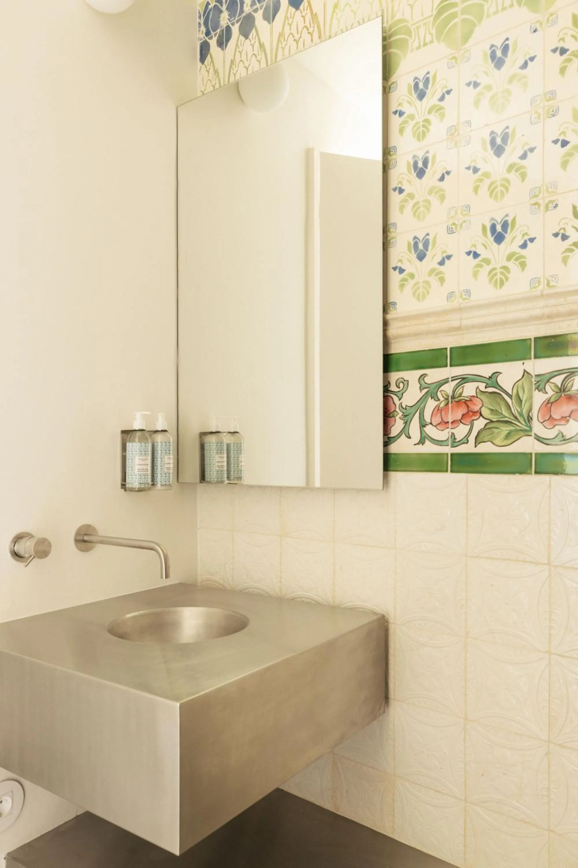 Bathroom in LIOZ Lisboa