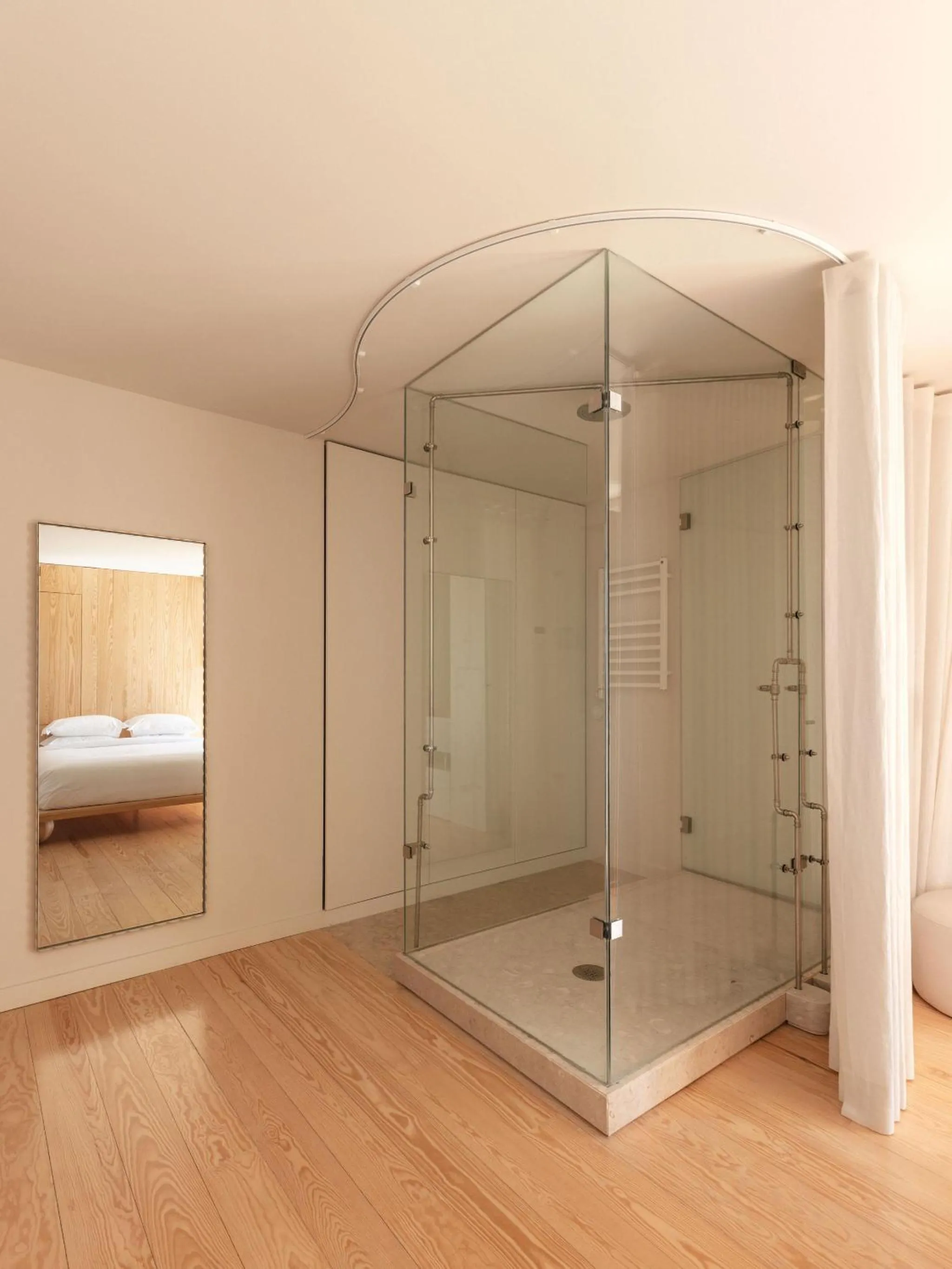 Shower in LIOZ Lisboa