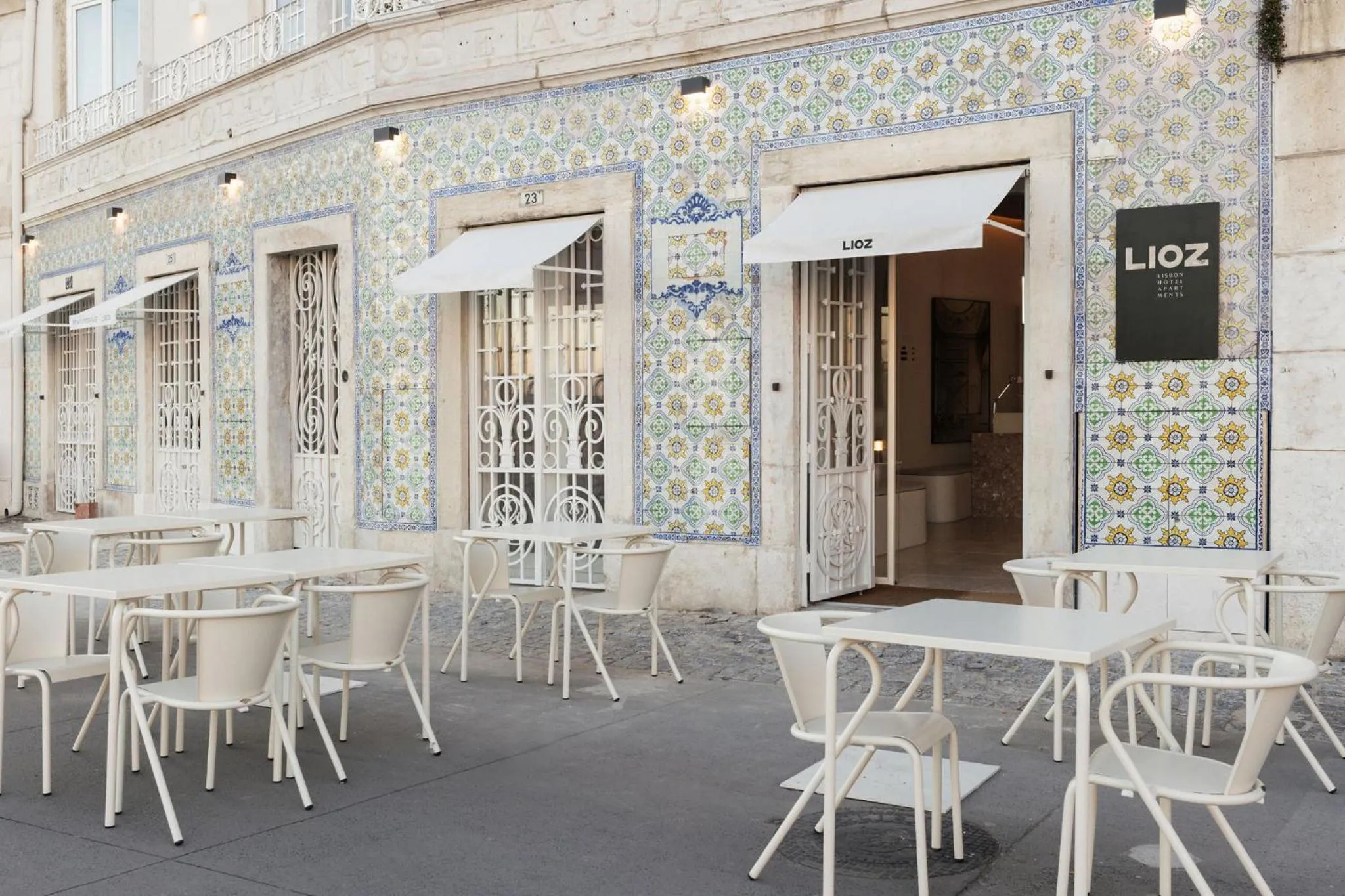 Facade/entrance in LIOZ Lisboa