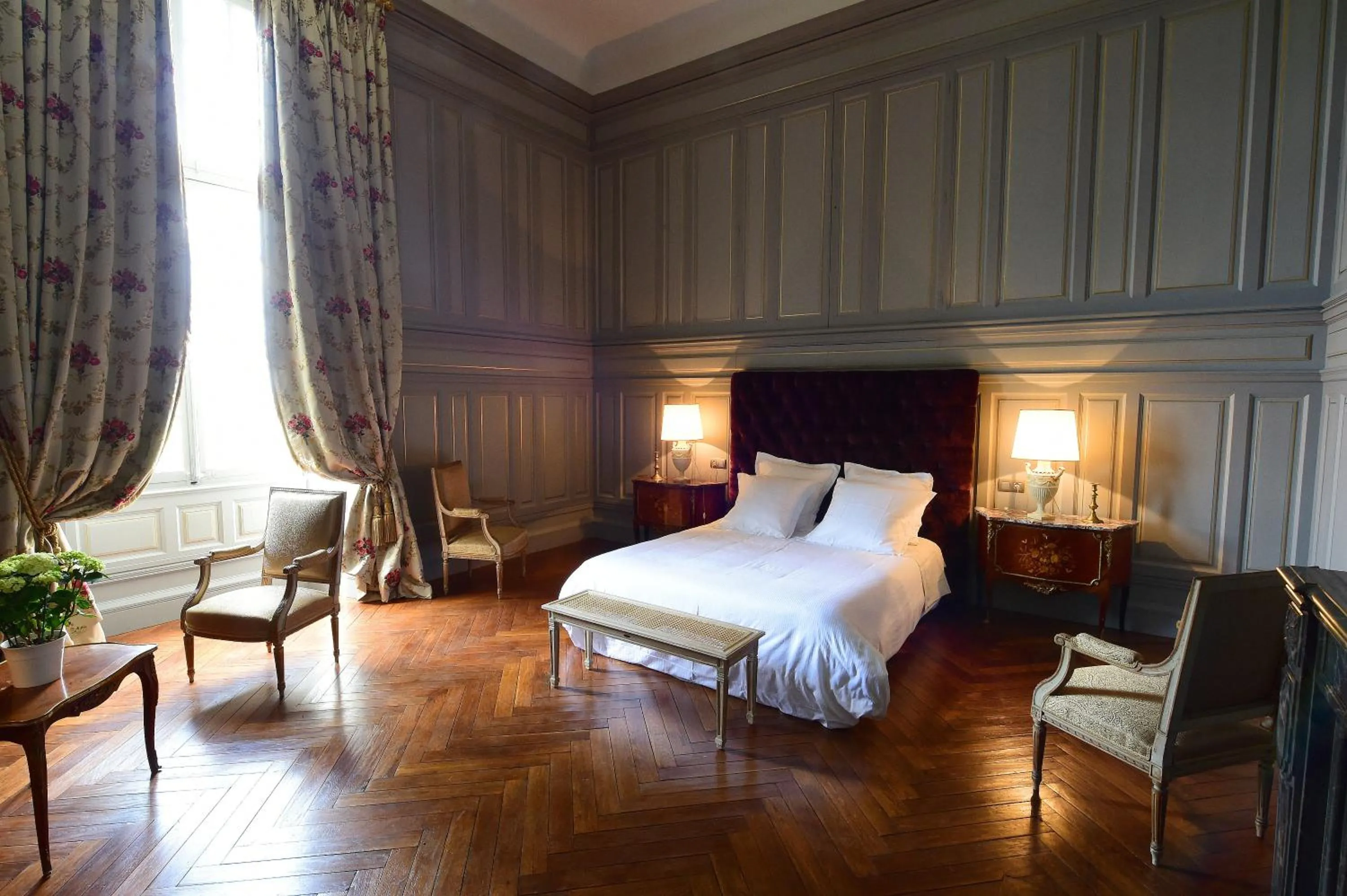 Bedroom in Chateau de Paraza