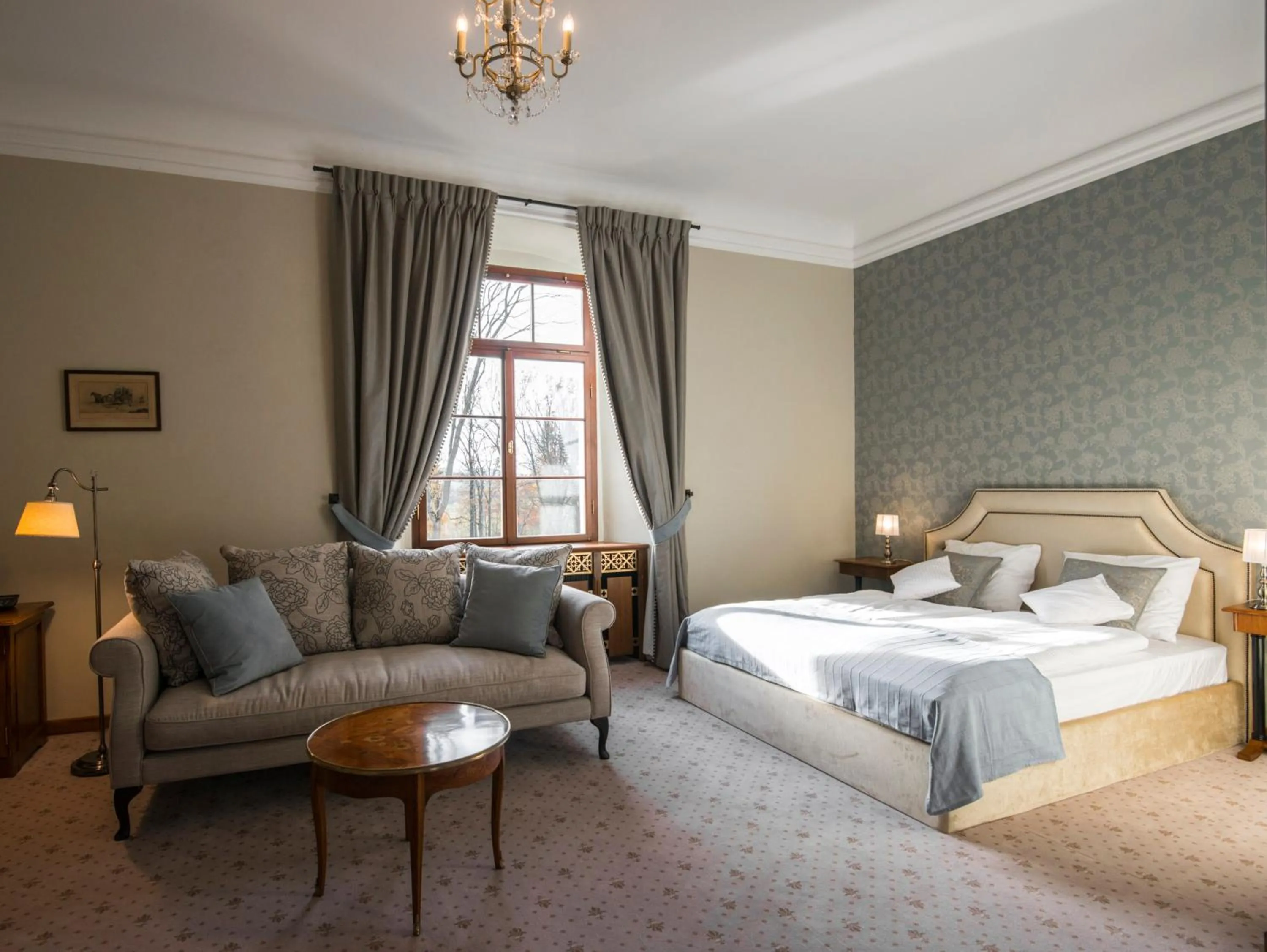 Photo of the whole room, Bed in Zamek Karpniki Schloss Fischbach