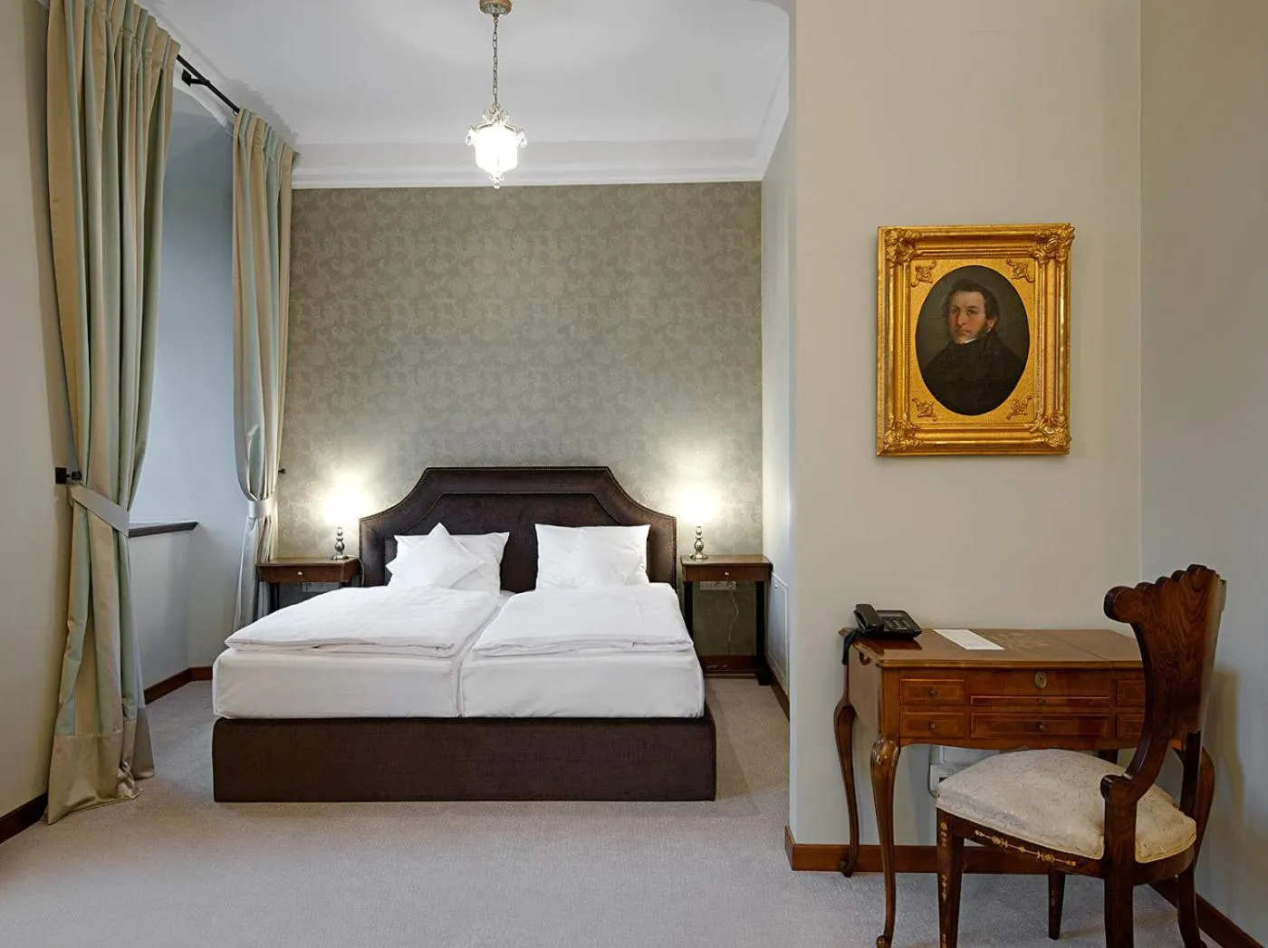 Bed in Zamek Karpniki Schloss Fischbach