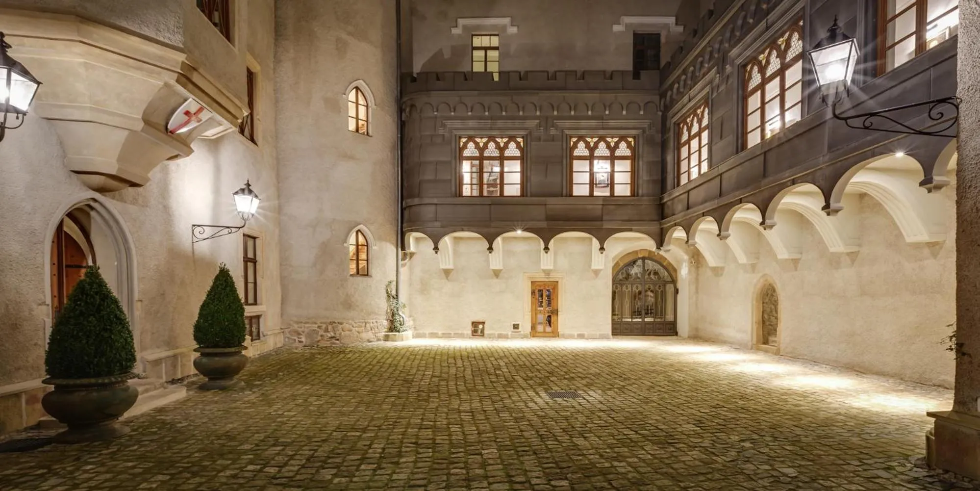 Inner courtyard view in Zamek Karpniki Schloss Fischbach