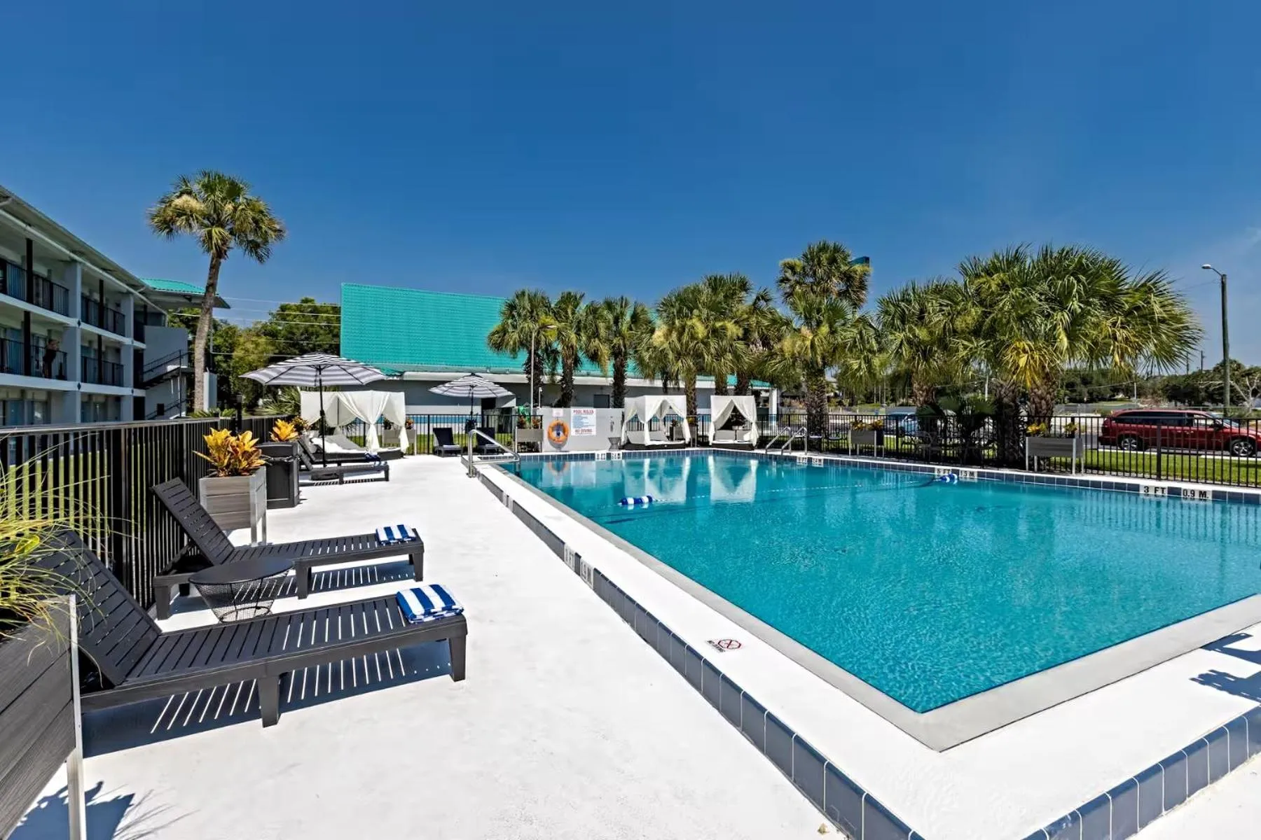 Swimming pool in Palm Tree Inn Altamonte Springs Orlando