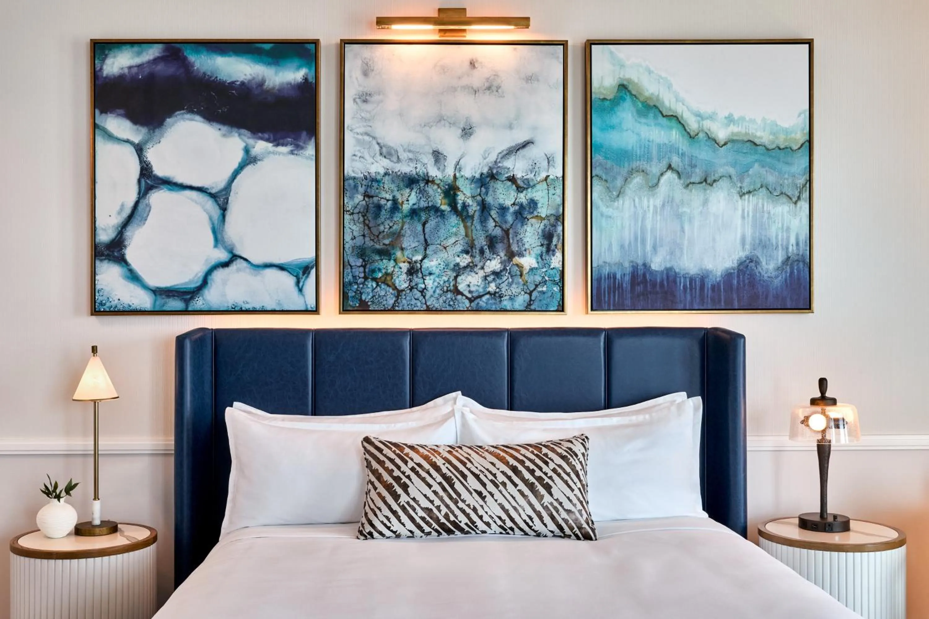 Photo of the whole room, Bed in Omni Fort Lauderdale Hotel