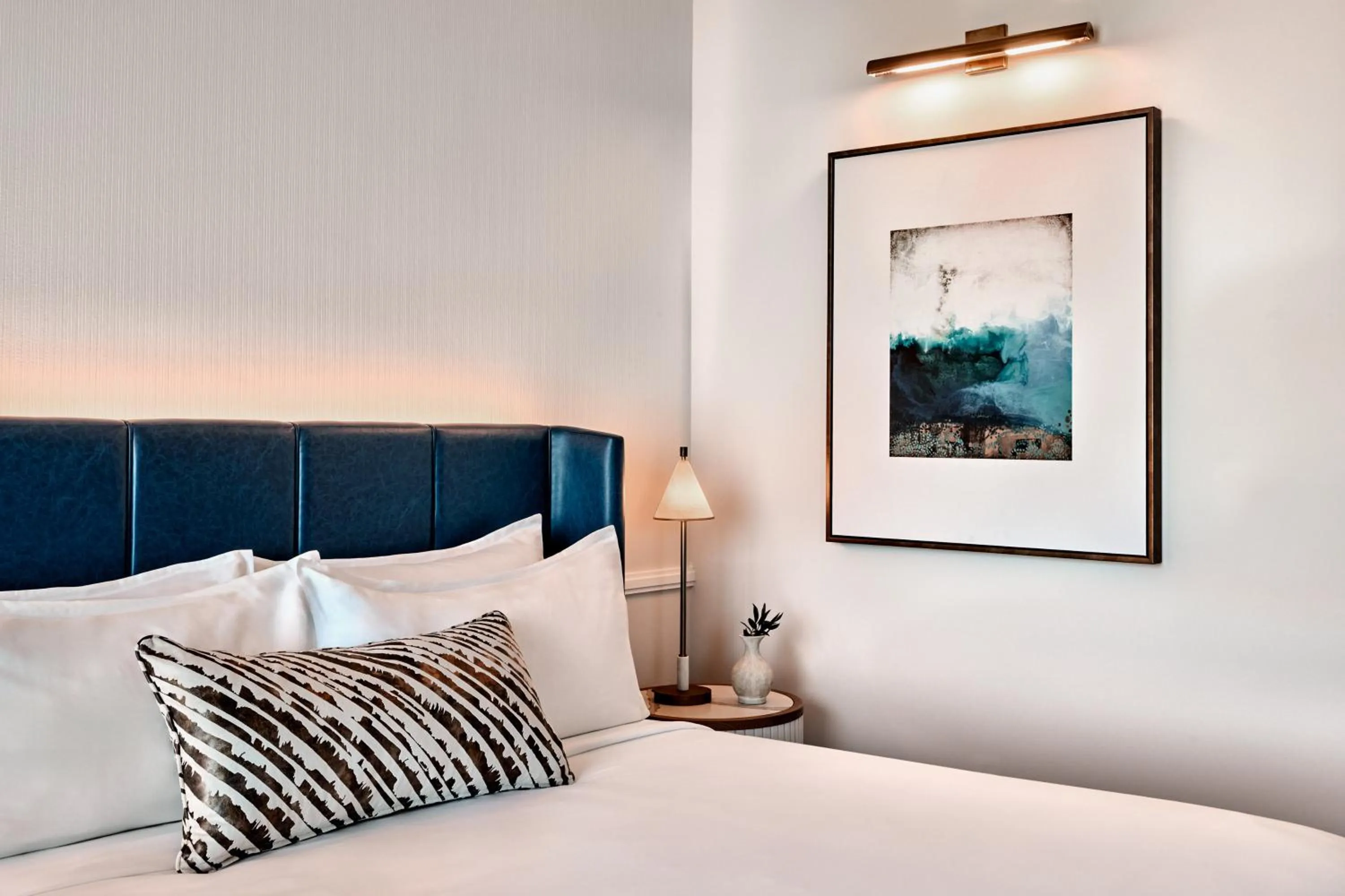 Photo of the whole room, Bed in Omni Fort Lauderdale Hotel