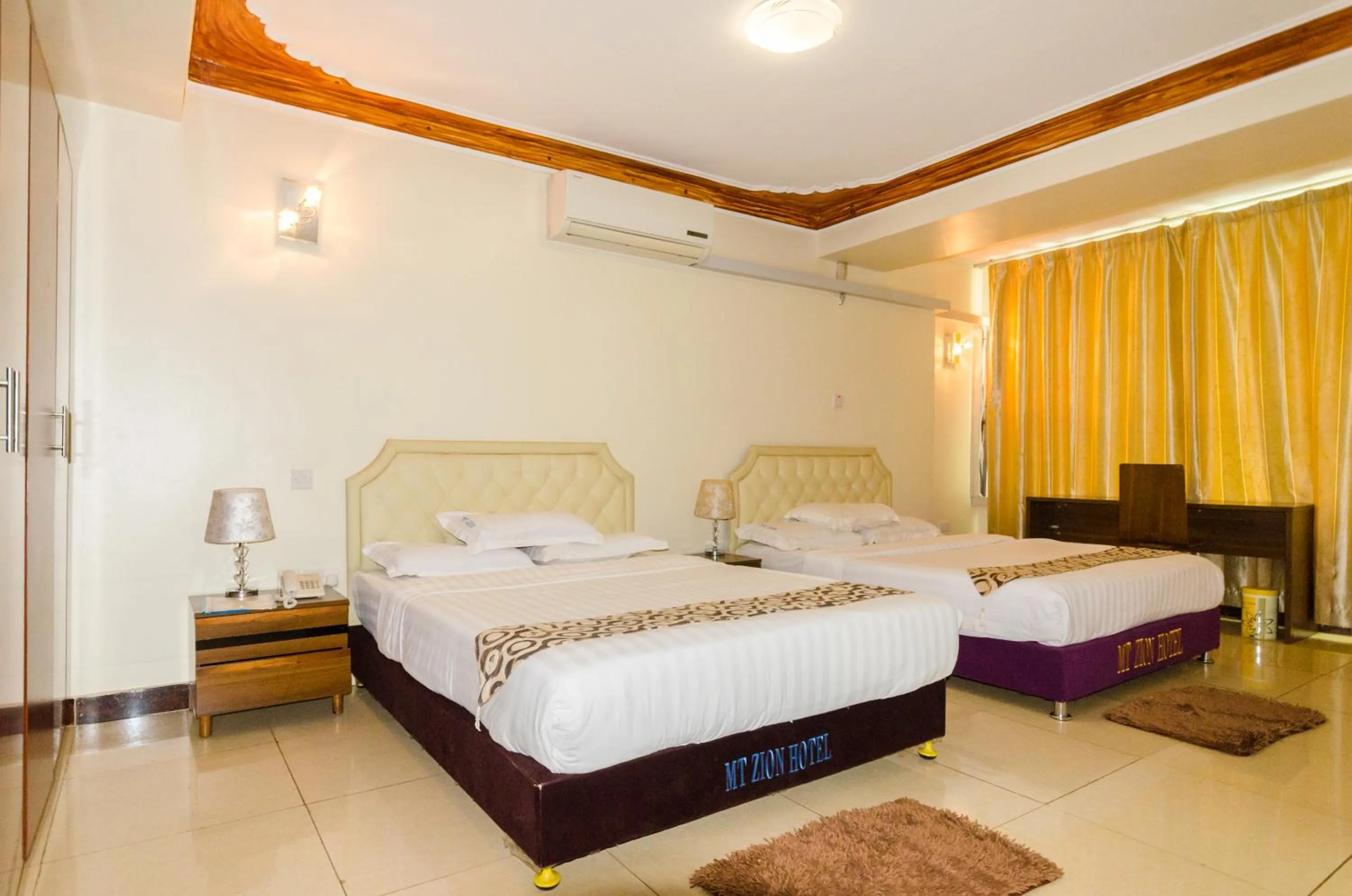 Bedroom, Bed in Mt. Zion Hotel