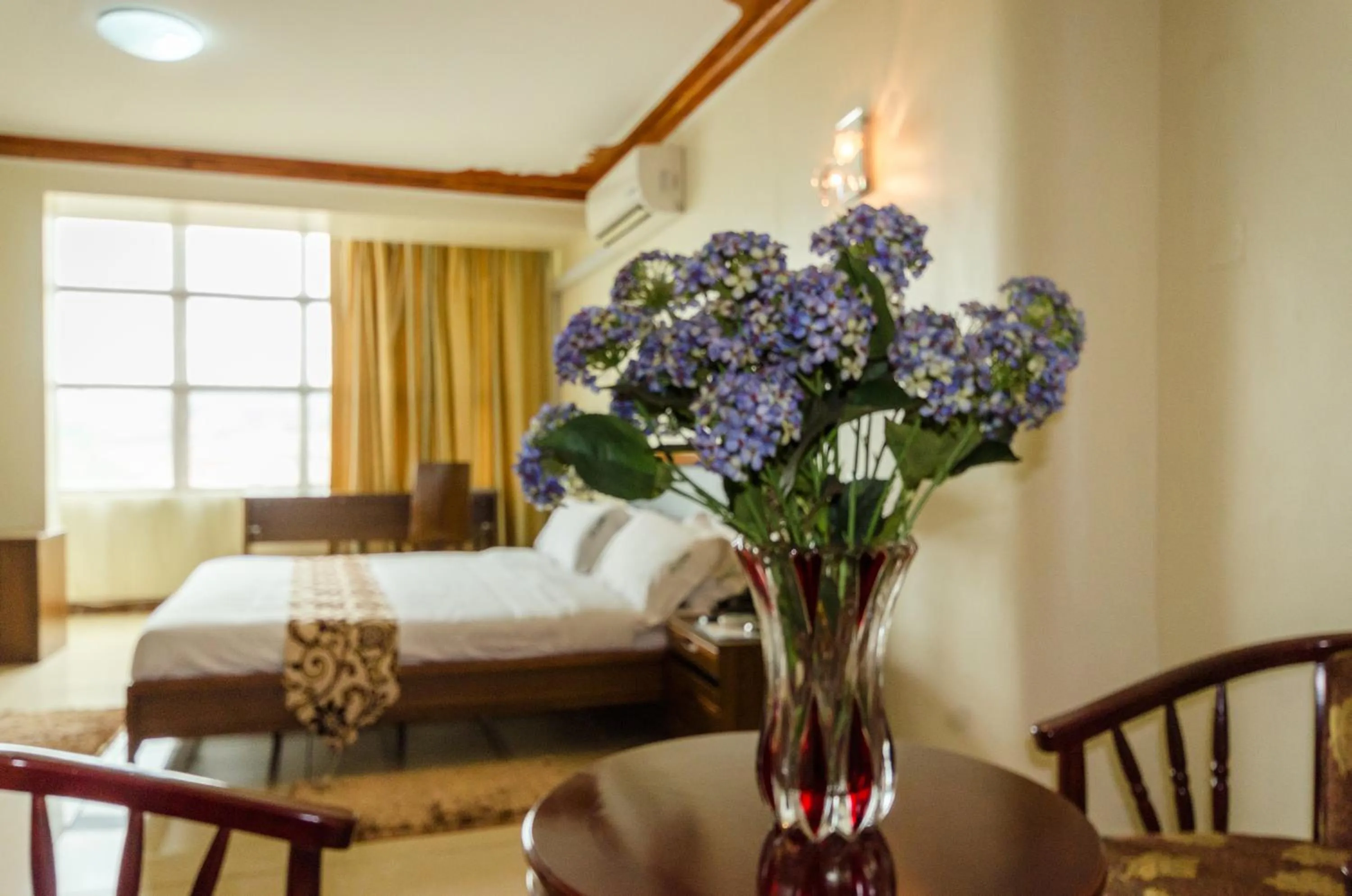 Dining area, Bed in Mt. Zion Hotel