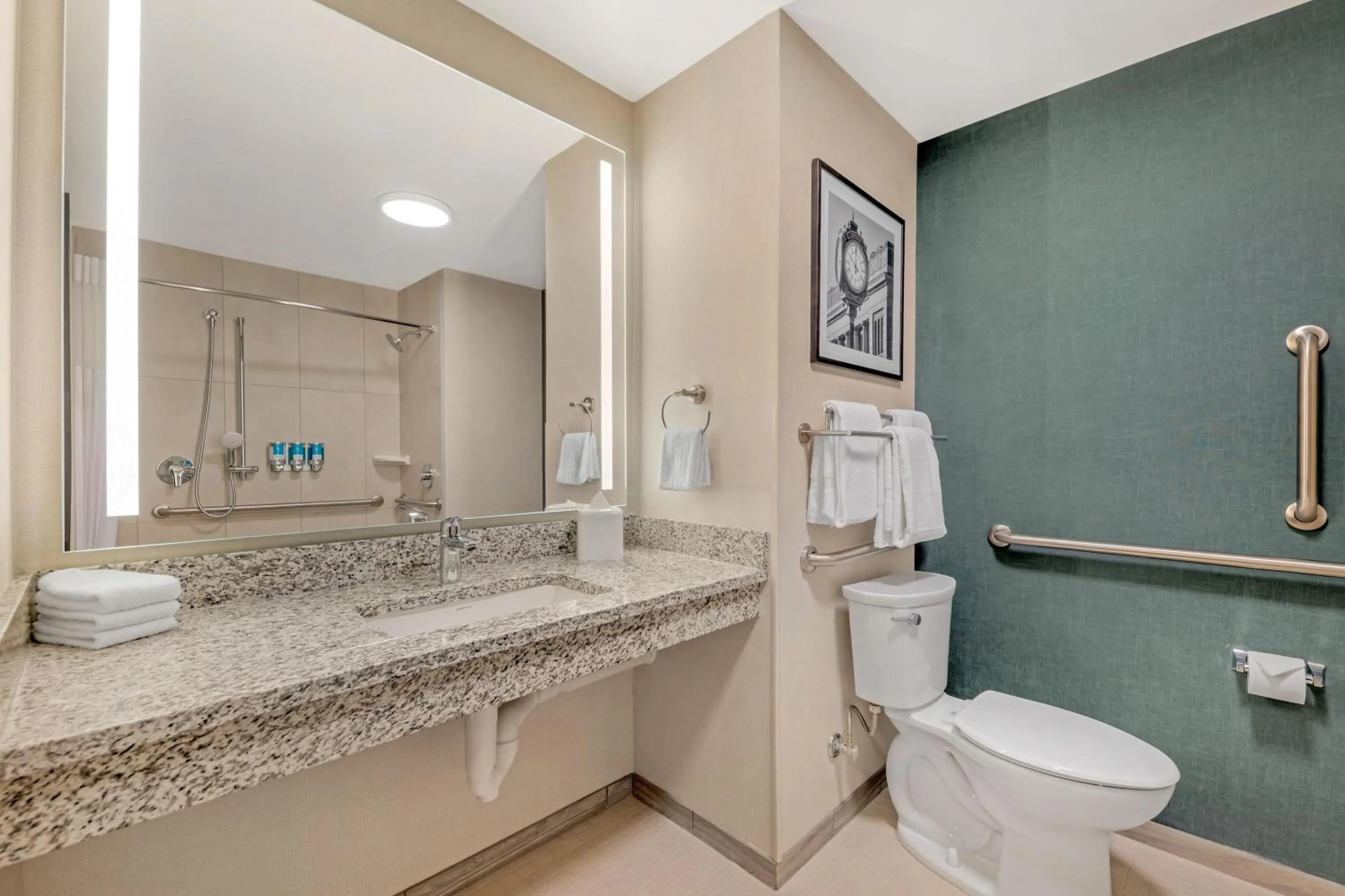 Bathroom in Drury Plaza Hotel Lincoln Downtown