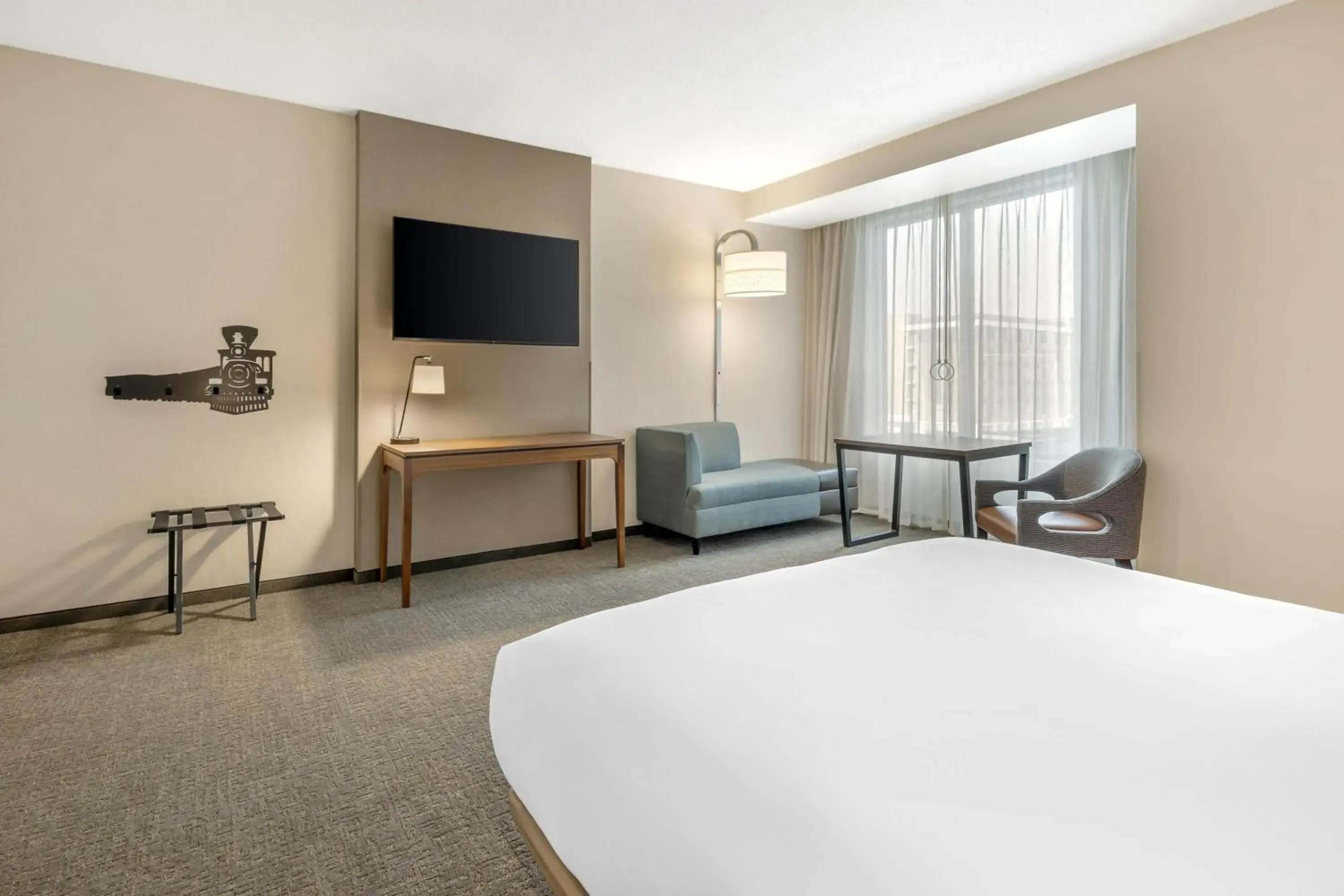 Upper Floor Deluxe King Room - Accessible,Tub in Drury Plaza Hotel Lincoln Downtown Upper Floor Deluxe King Room - Accessible,Tub in Drury Plaza Hotel Lincoln Downtown