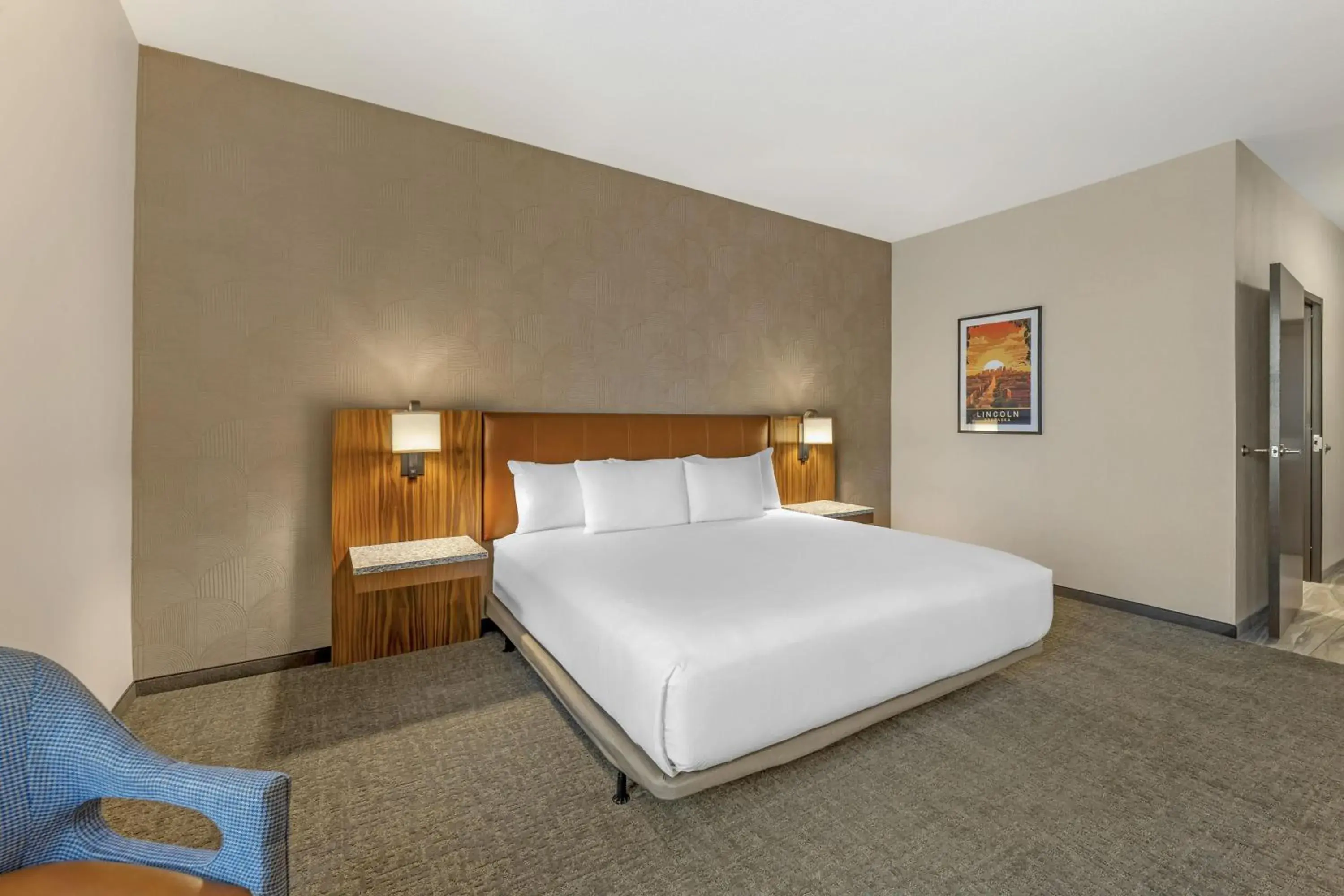 Deluxe King Room - Accessible, Roll-in Shower in Drury Plaza Hotel Lincoln Downtown Deluxe King Room - Accessible, Roll-in Shower in Drury Plaza Hotel Lincoln Downtown