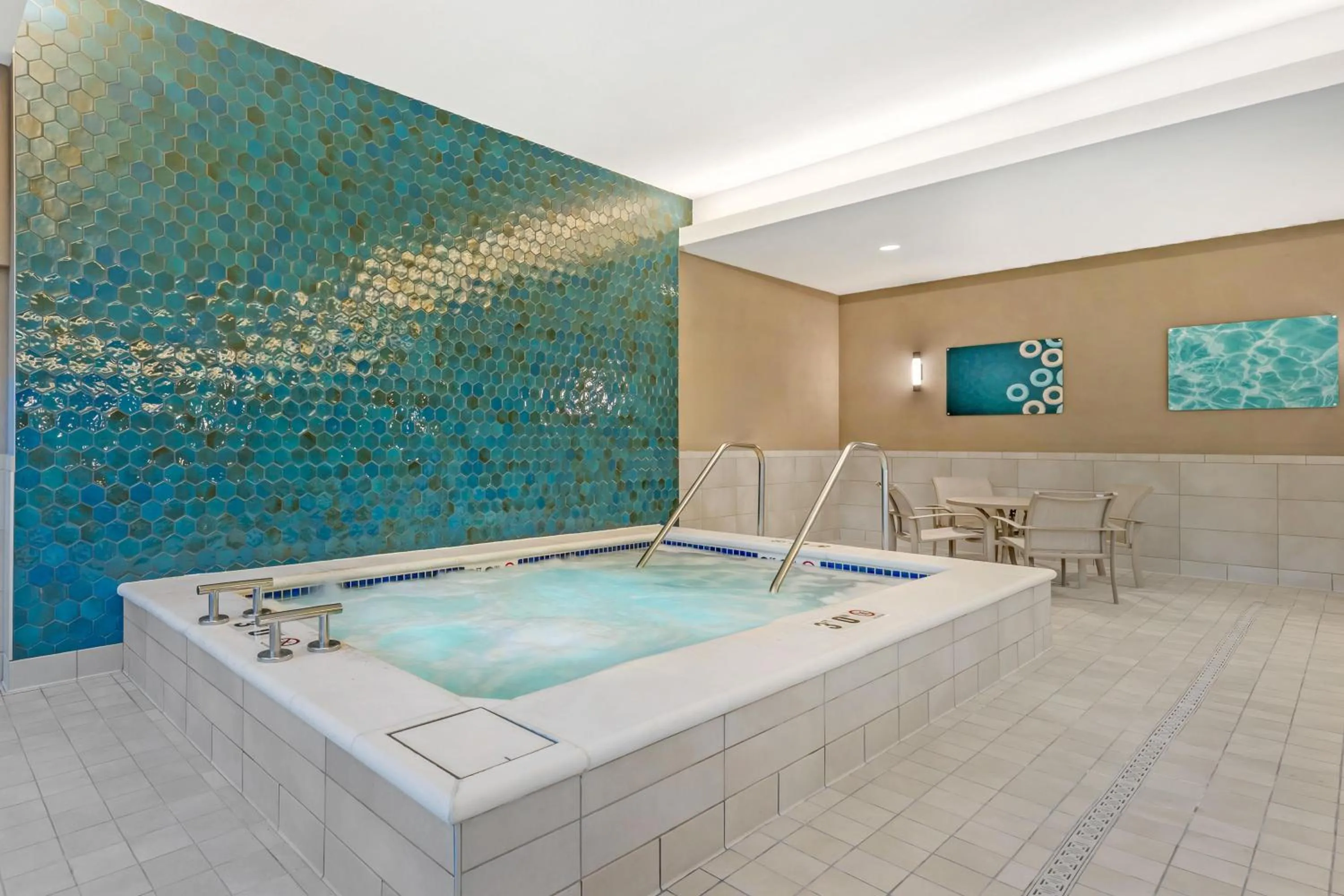 Pool view in Drury Plaza Hotel Lincoln Downtown