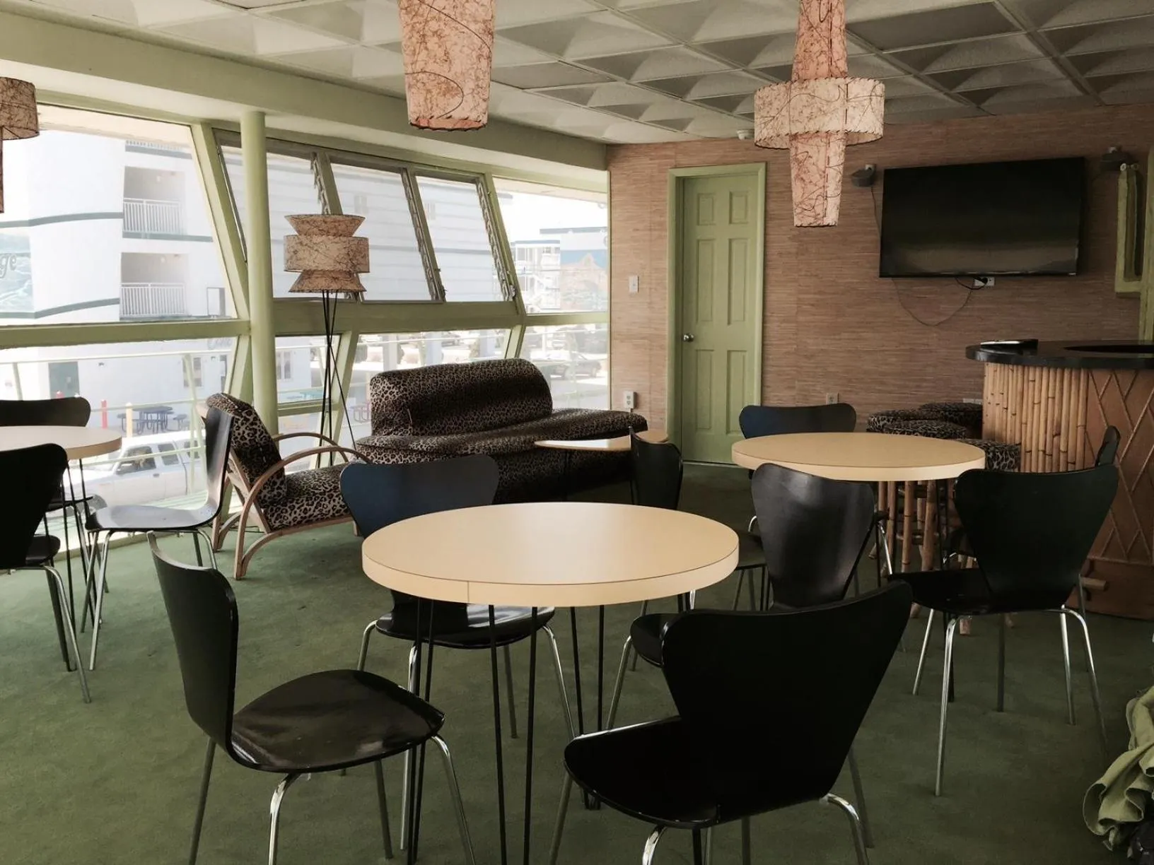 Communal lounge/ TV room in Caribbean Motel