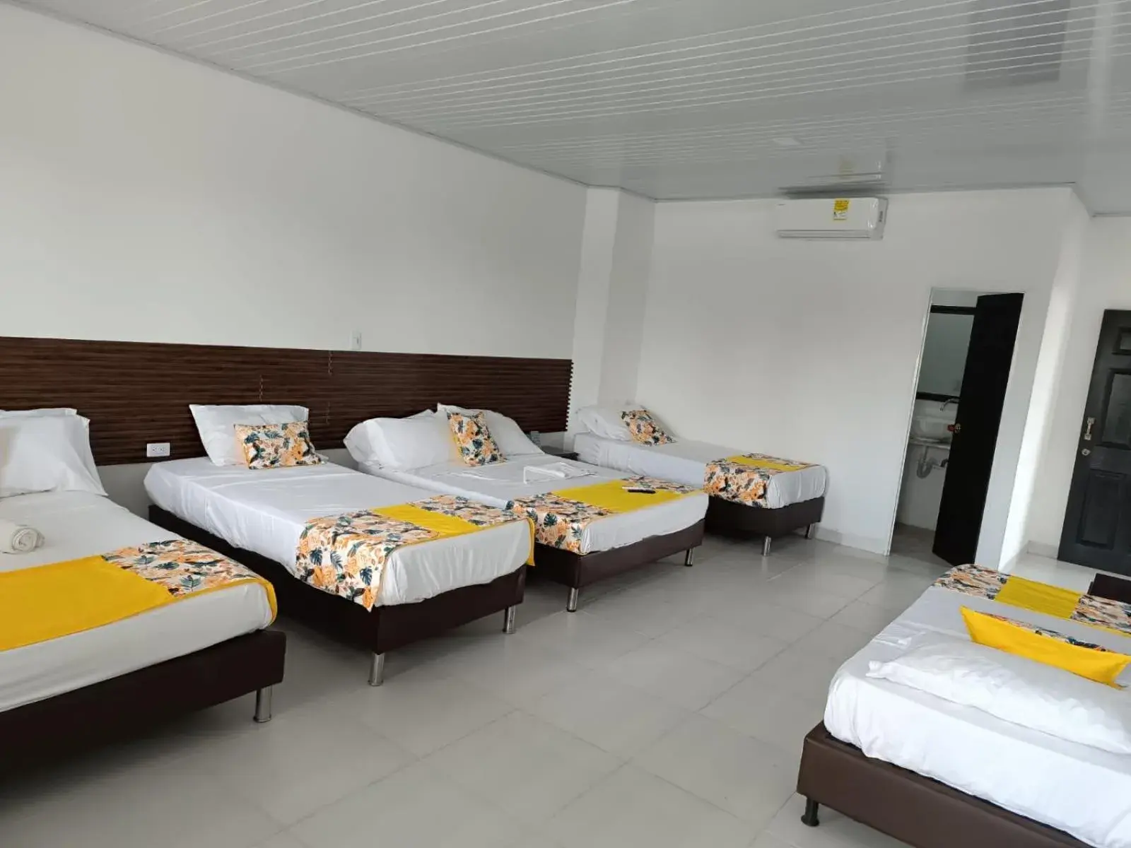 Family Room (6 Adults) - single occupancy in Hotel Villa Real Tolú Family Room (6 Adults) - single occupancy in Hotel Villa Real Tolú