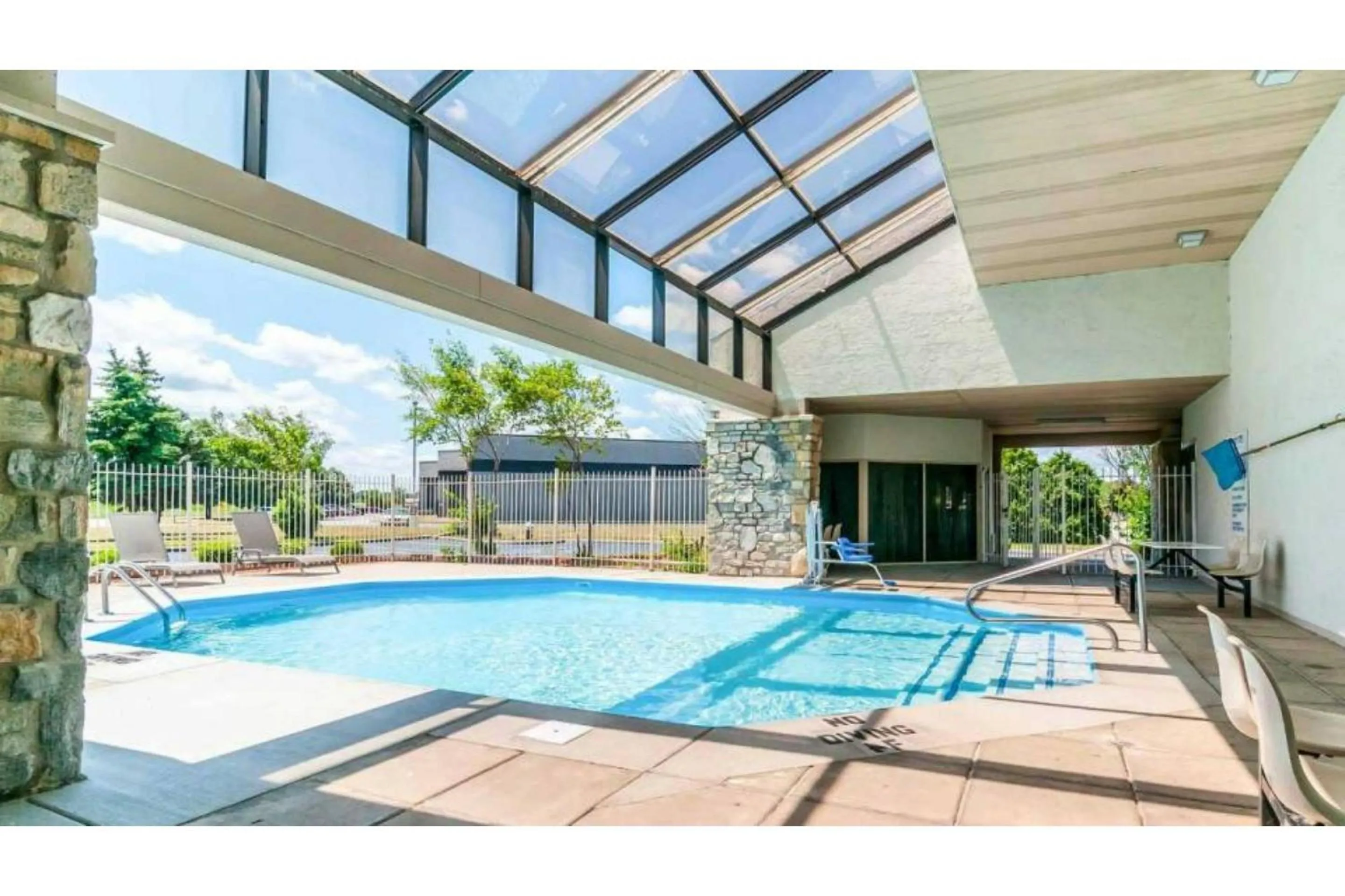 Swimming pool in Studio 6 Southgate MI Detroit