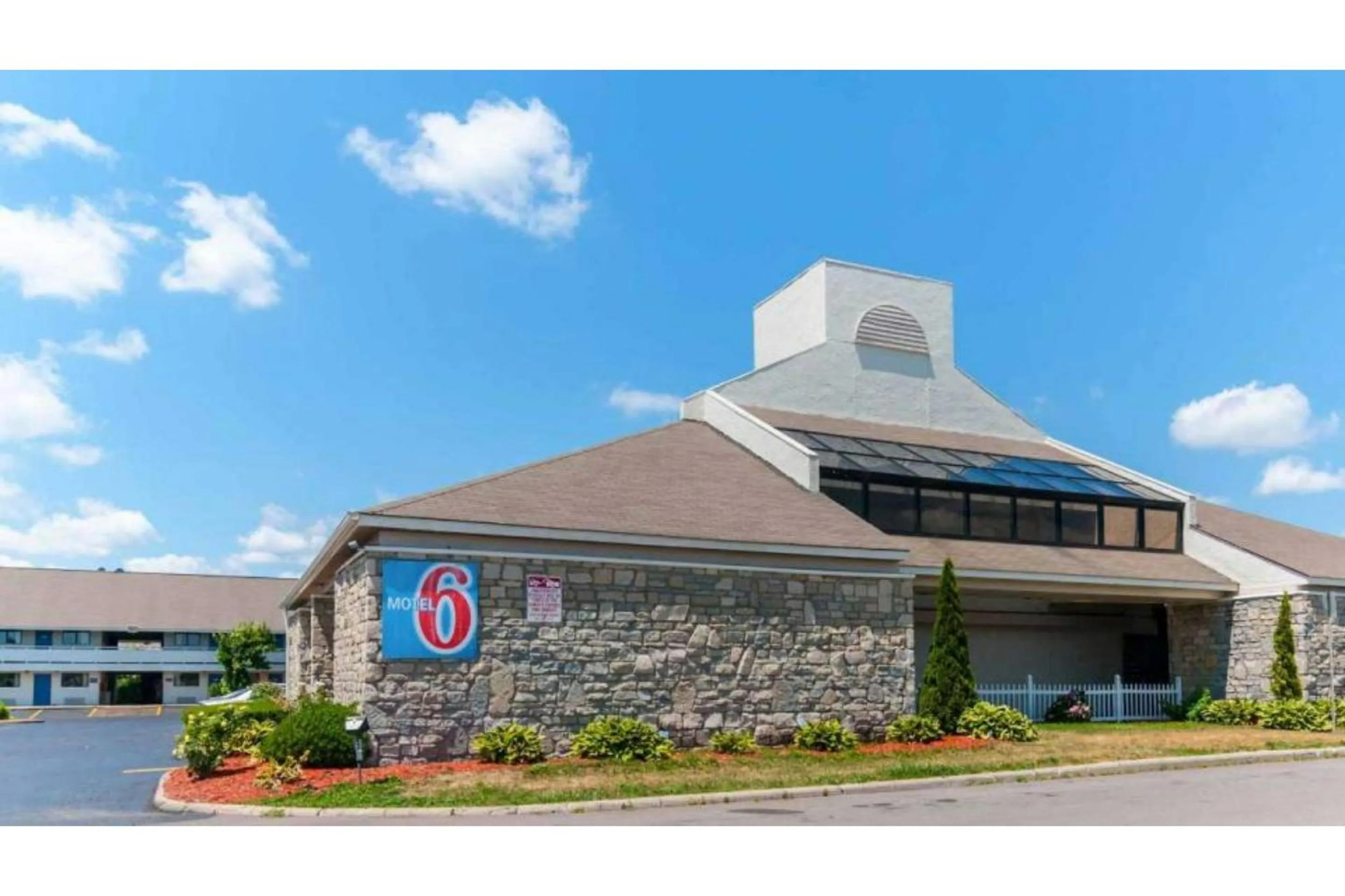 Property building in Studio 6 Southgate MI Detroit