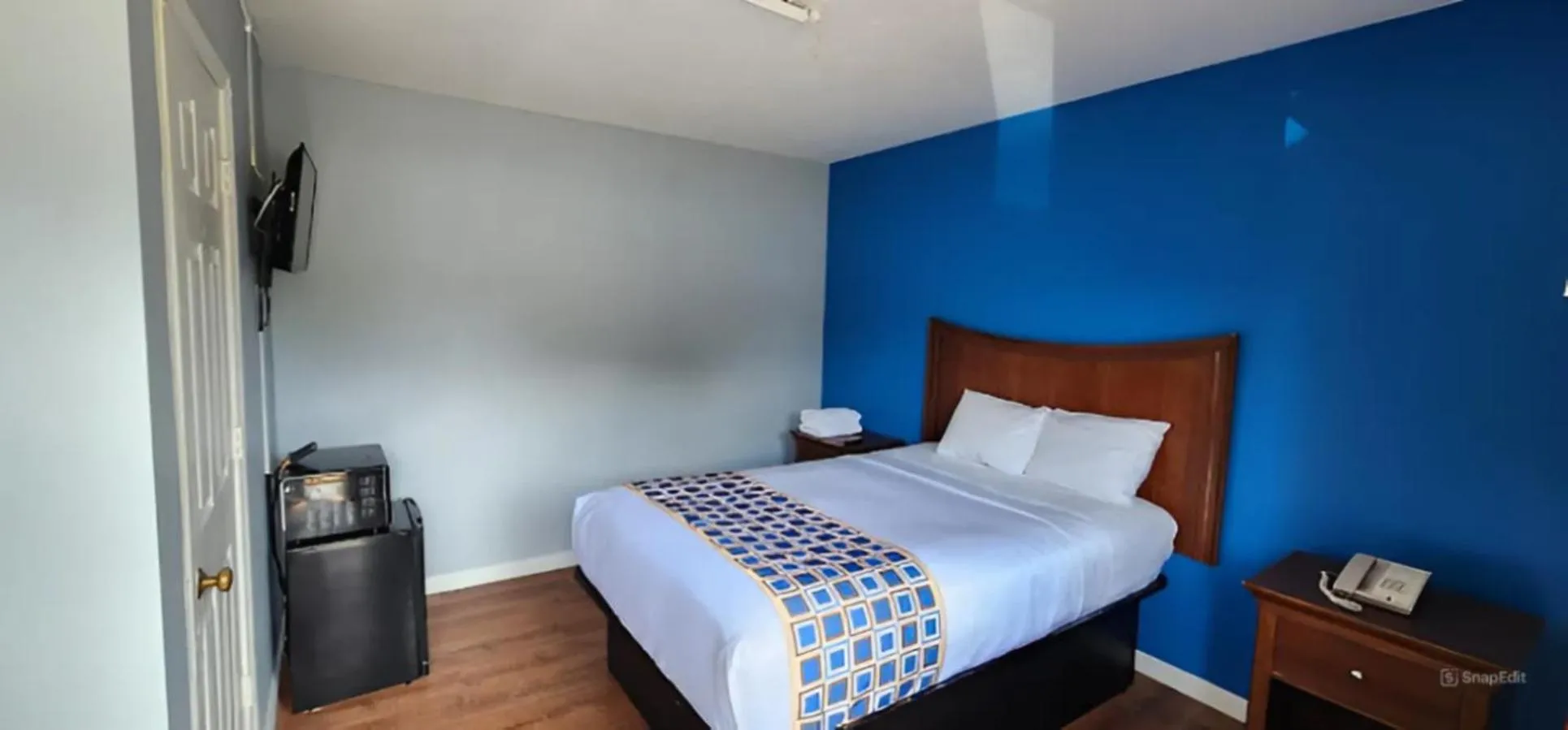 Bed in Buckroe Motel