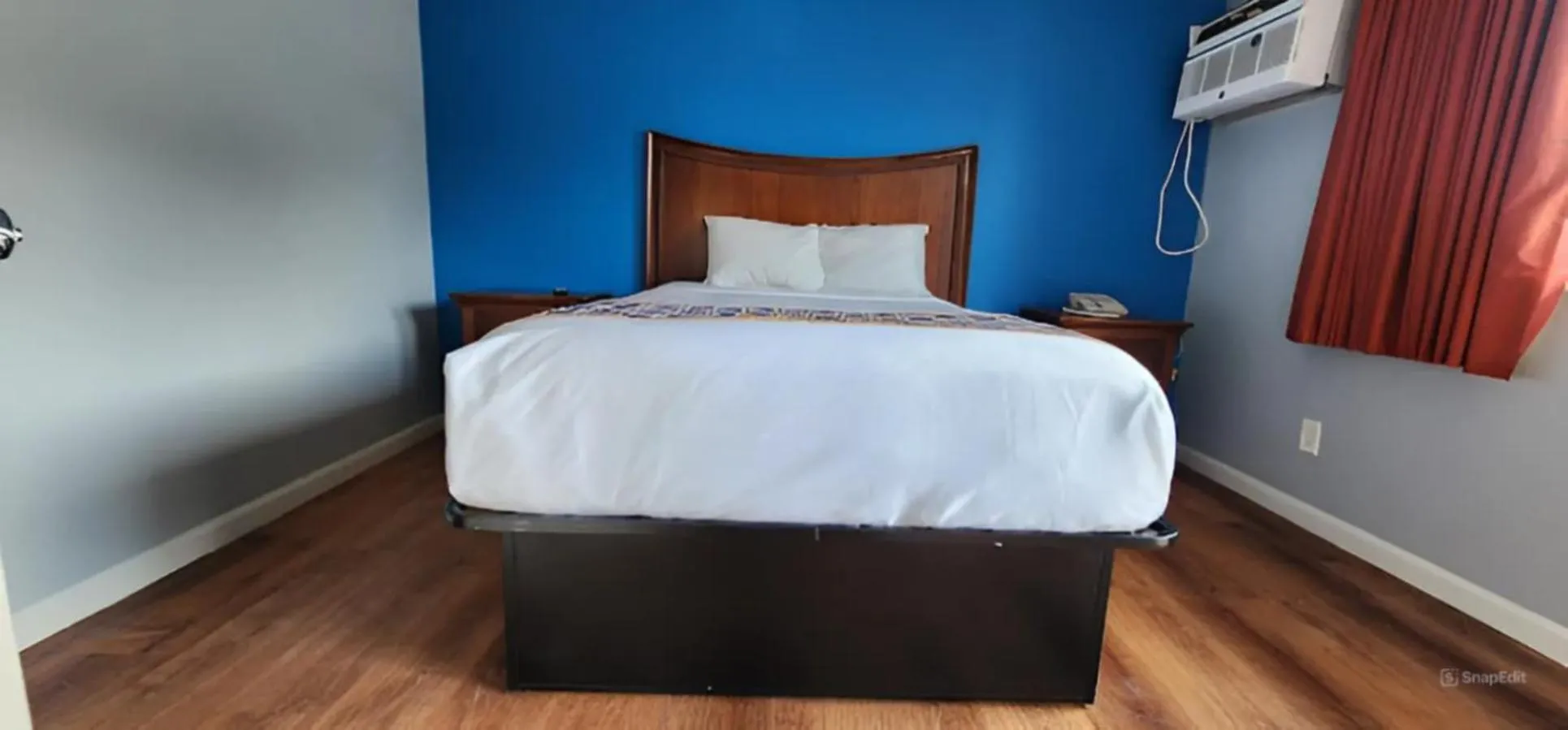 Bed in Buckroe Motel