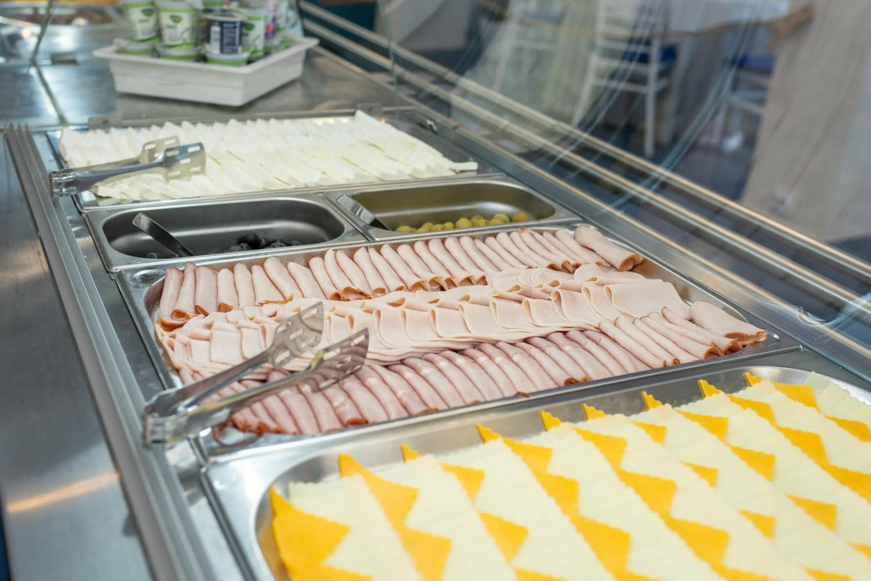 Restaurant/places to eat in Hotel Apollo