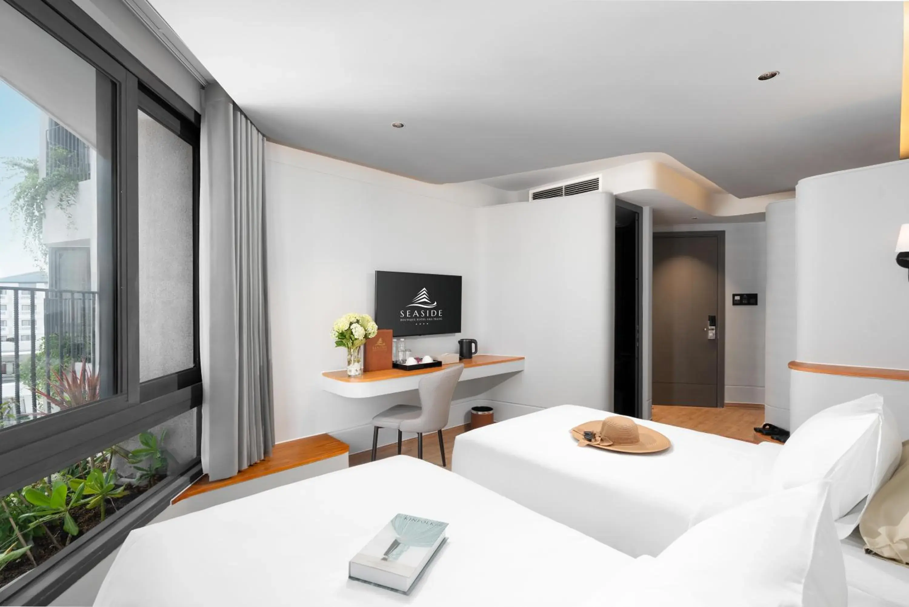 Senior Deluxe Double/ Twin room window city view in Seaside Boutique Hotel Nha Trang Beach Senior Deluxe Double/ Twin room window city view in Seaside Boutique Hotel Nha Trang Beach