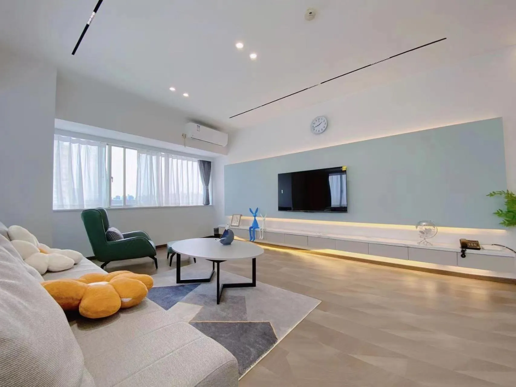 Living room in Beijing Jiuxian Apartment