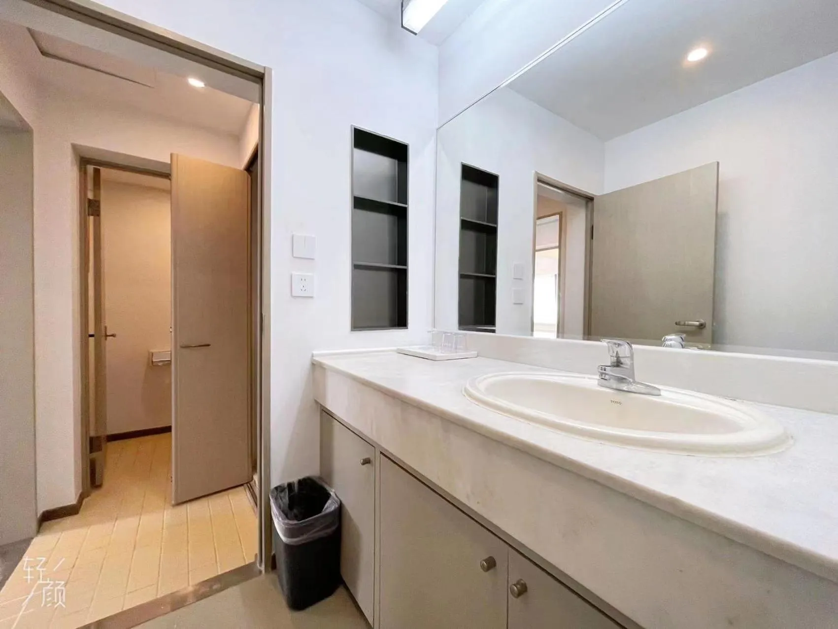 Toilet in Beijing Jiuxian Apartment