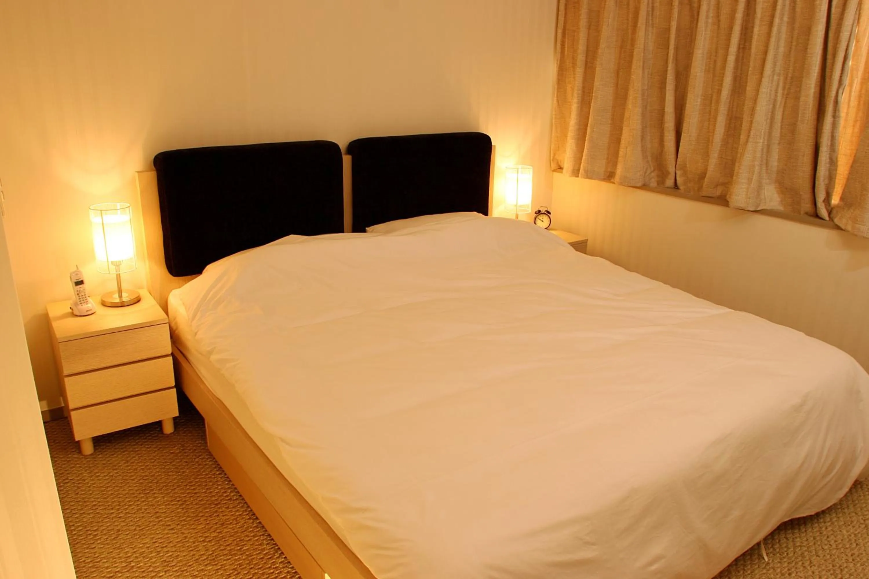 Photo of the whole room, Bed in Beijing Jiuxian Apartment