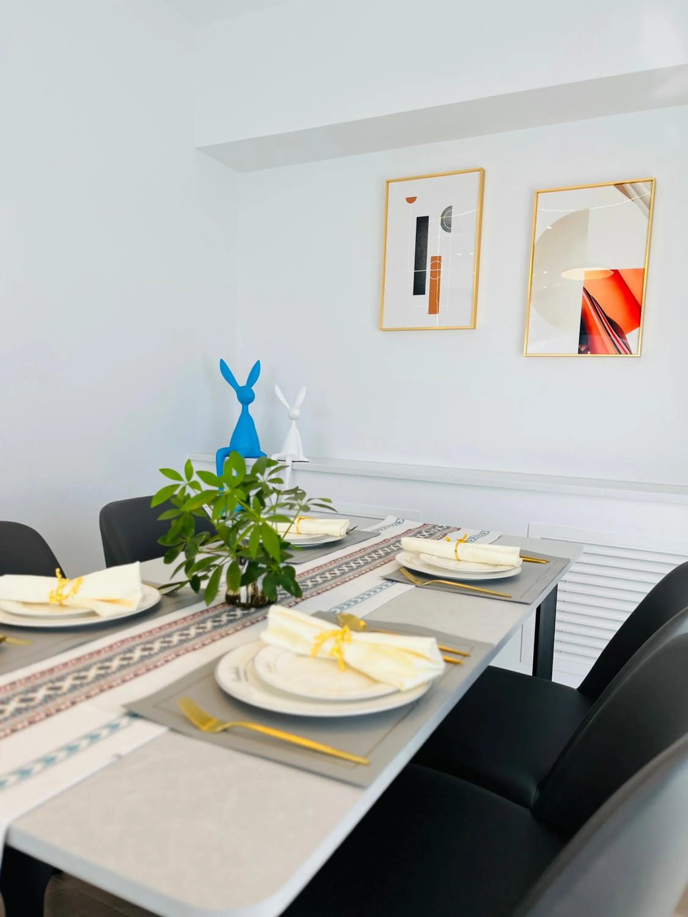 Dining area in Beijing Jiuxian Apartment