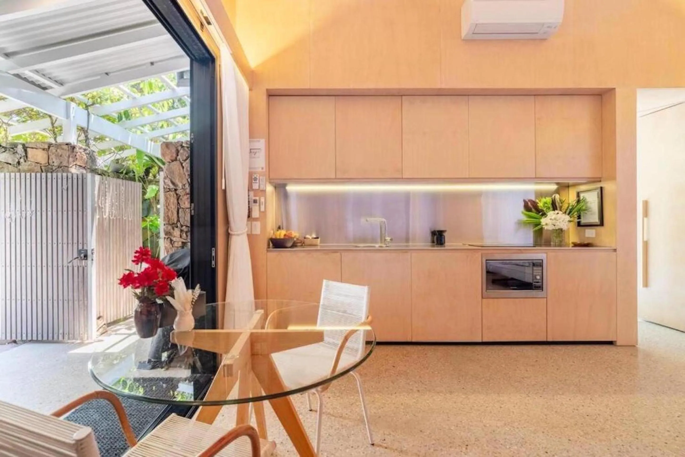 Dining area in Buhwi Bira Byron Bay - Studio