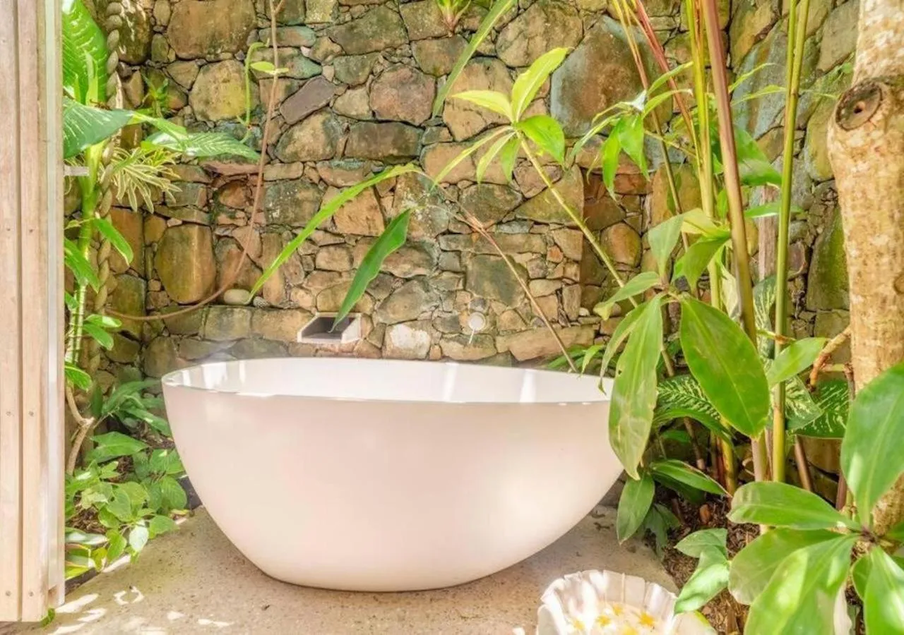 Open Air Bath in Buhwi Bira Byron Bay - Studio