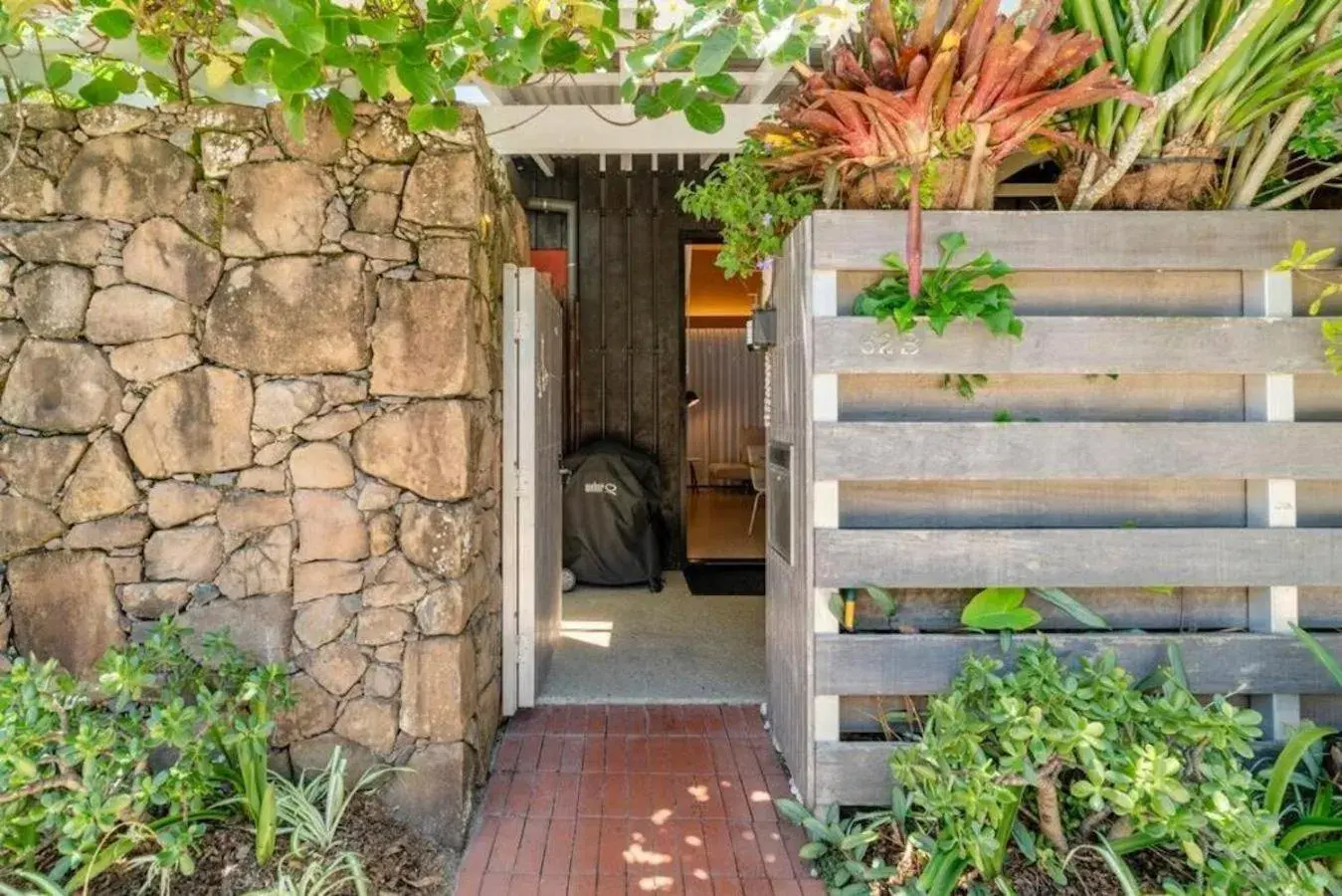 Facade/entrance in Buhwi Bira Byron Bay - Studio Facade/entrance in Buhwi Bira Byron Bay - Studio