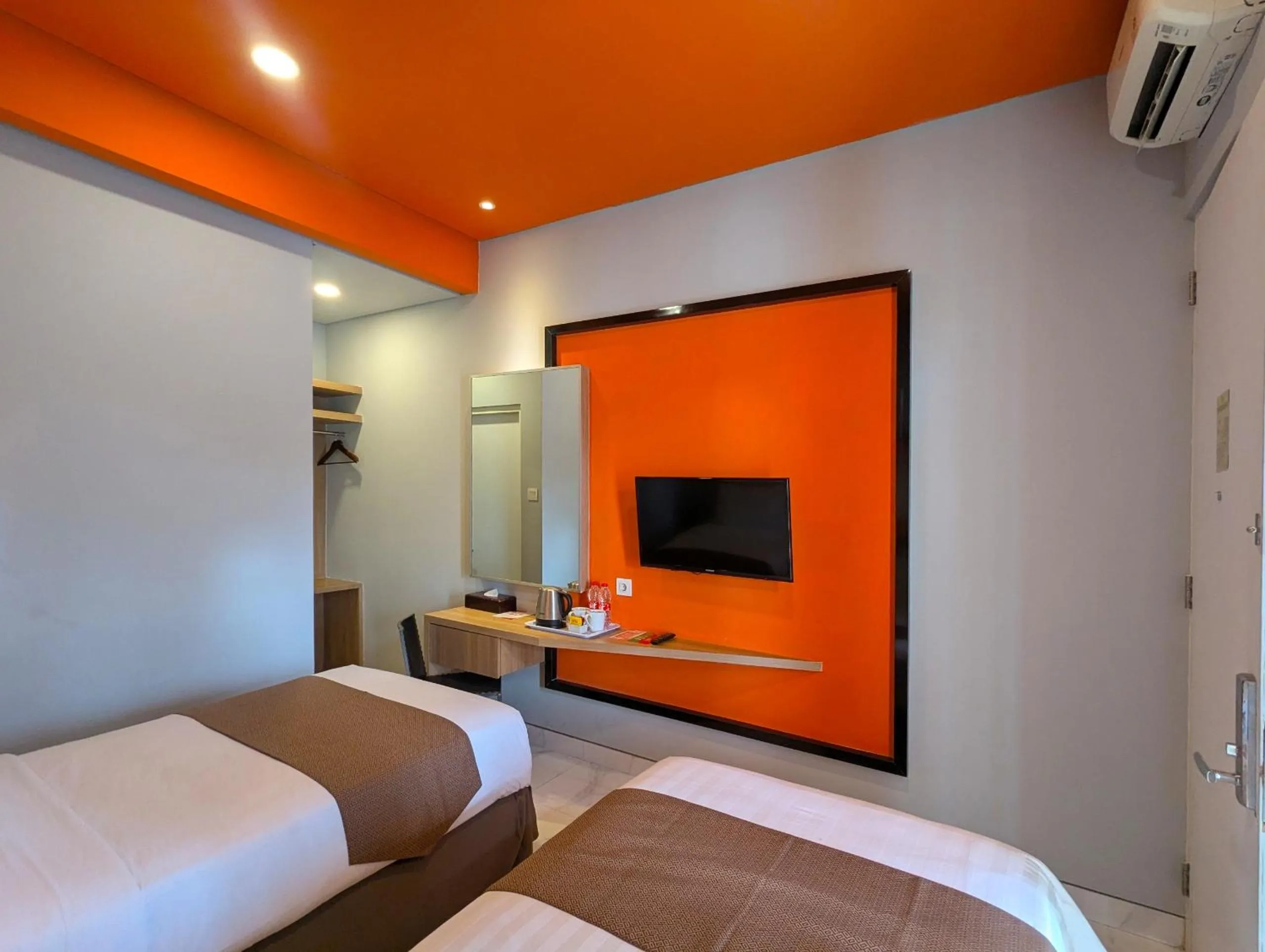 Bedroom, Bed in Hotel Nirwana Pekalongan