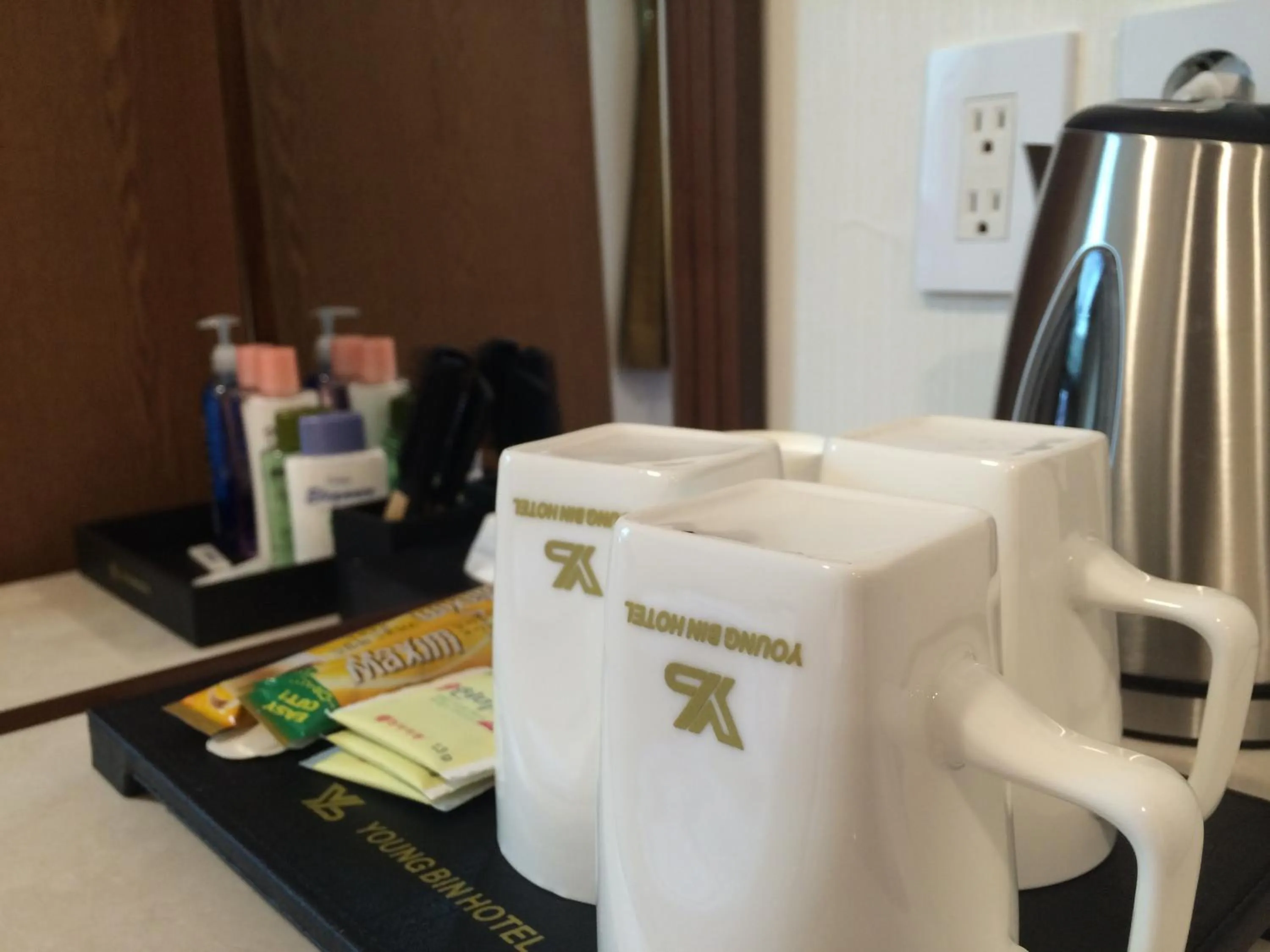 Coffee/tea facilities in Youngbin Hotel