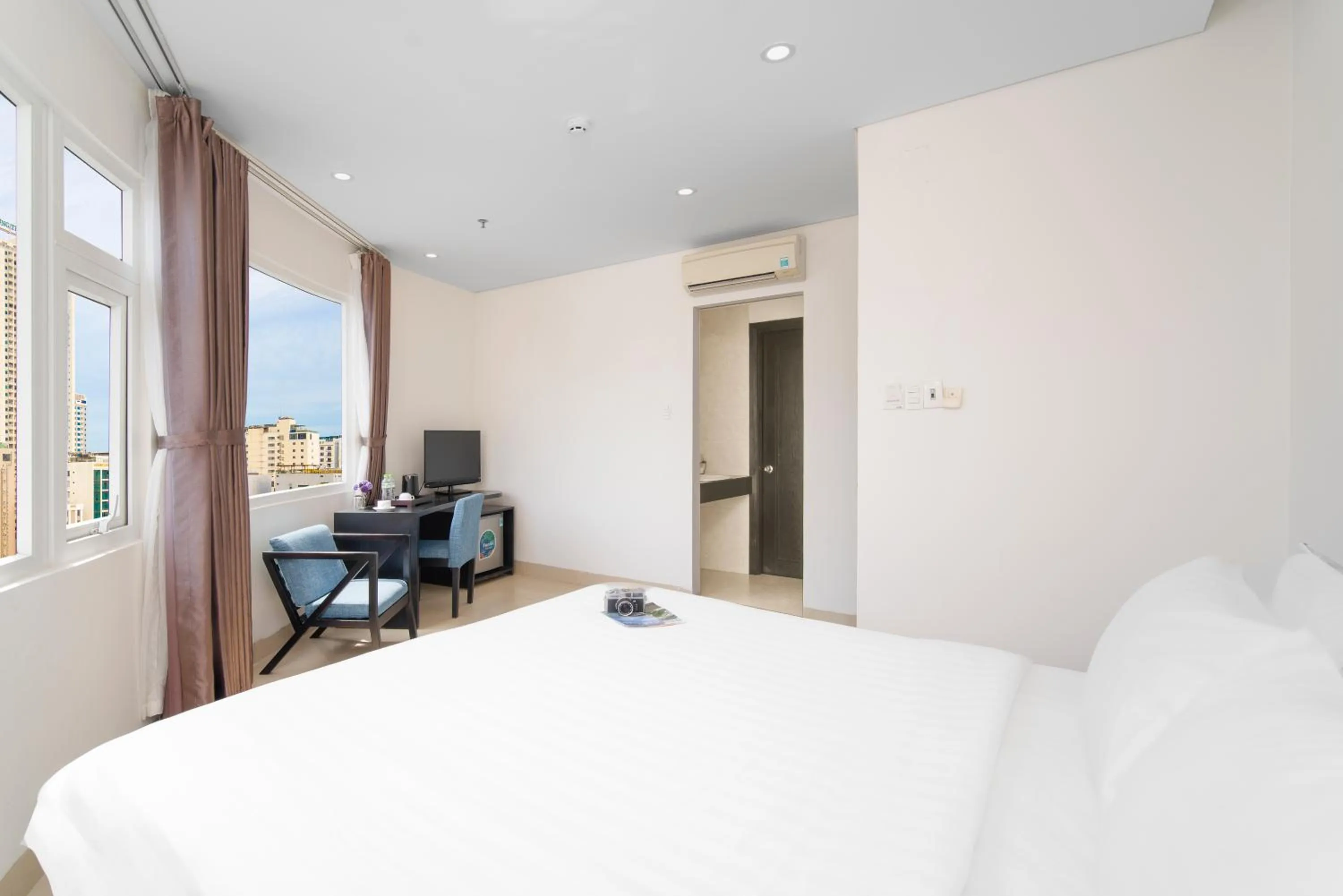 Bed in Golden Star Hotel by THG