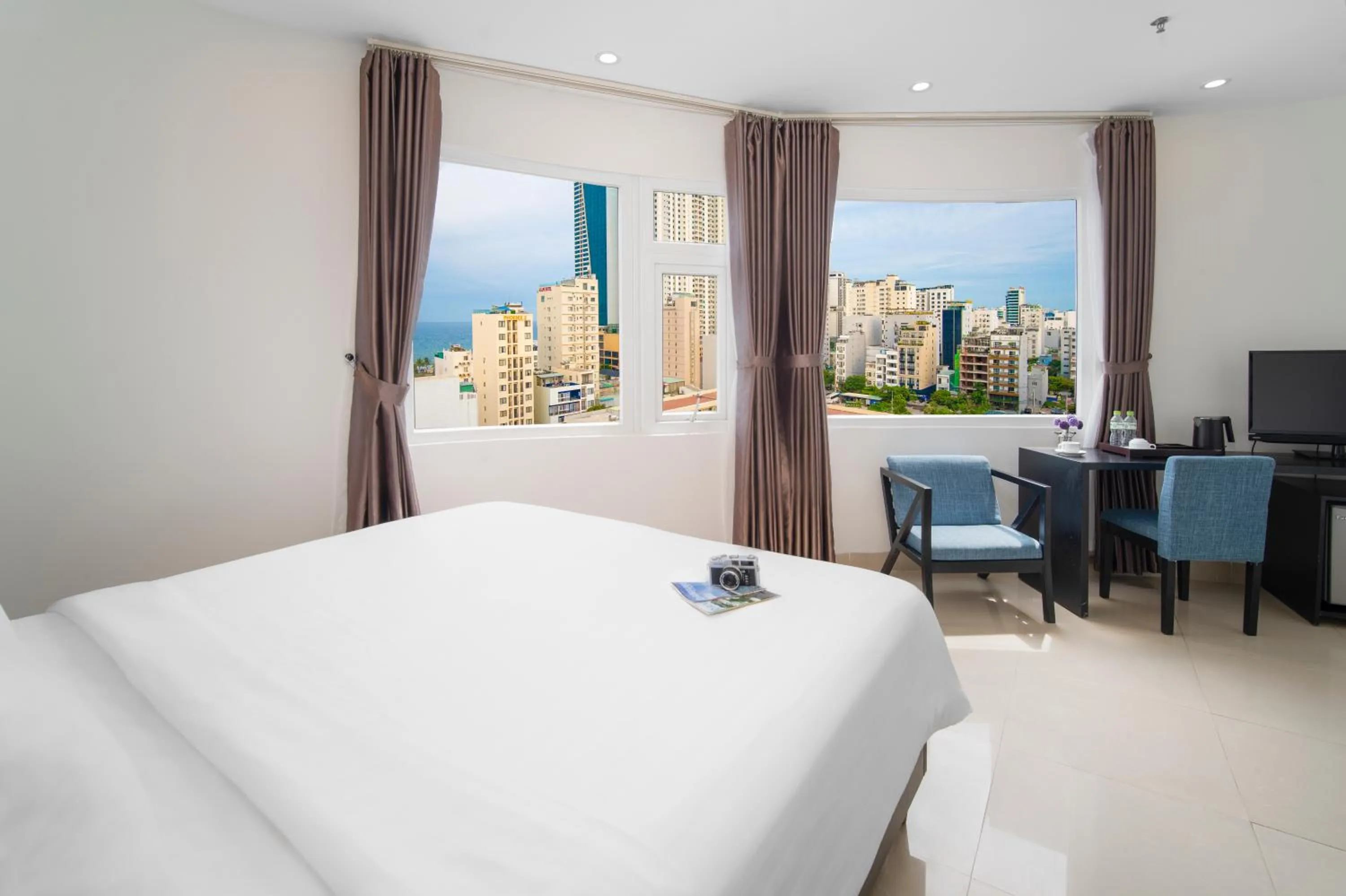 Golden Star Hotel by THG