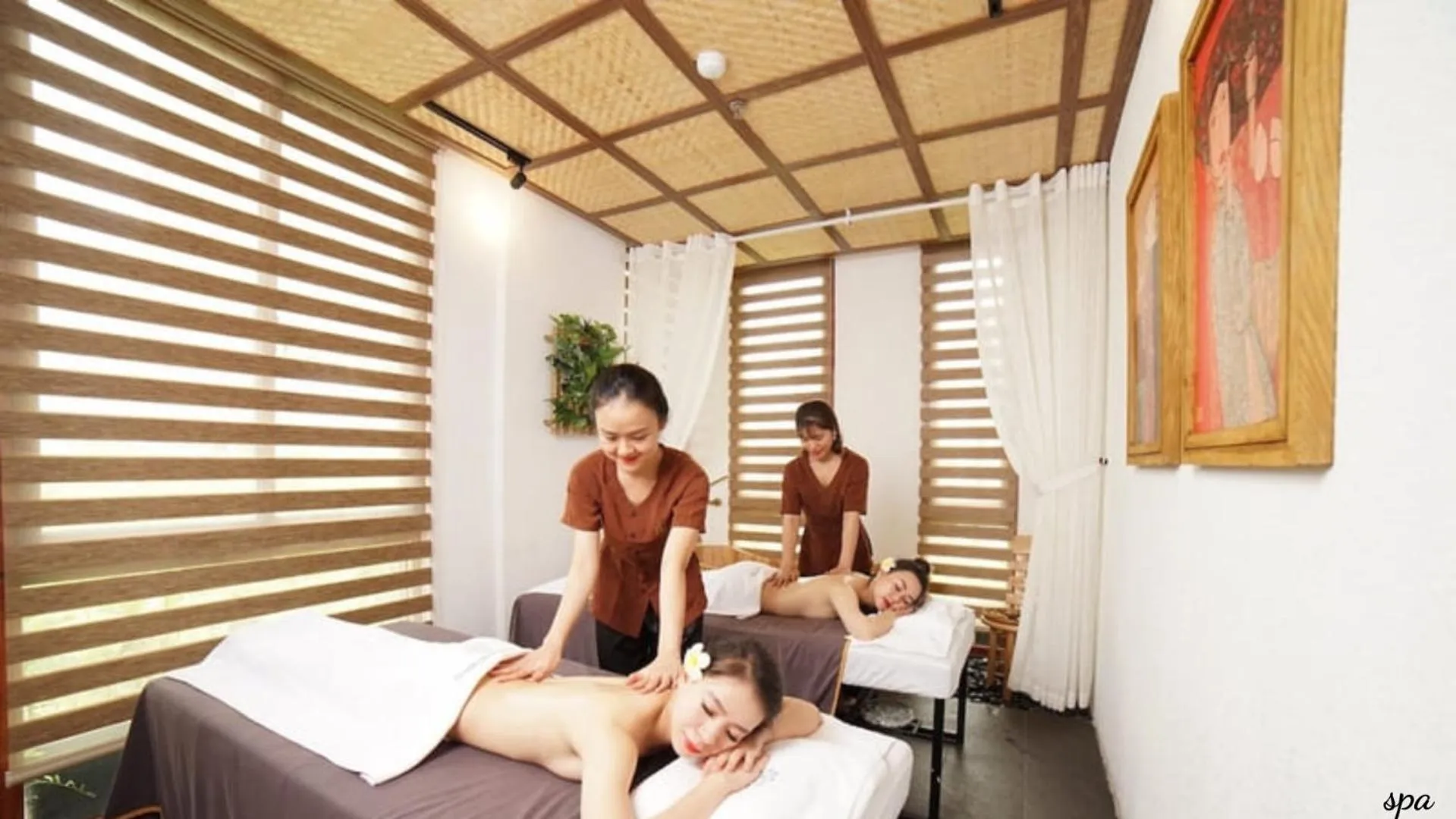 Massage in Golden Star Hotel by THG