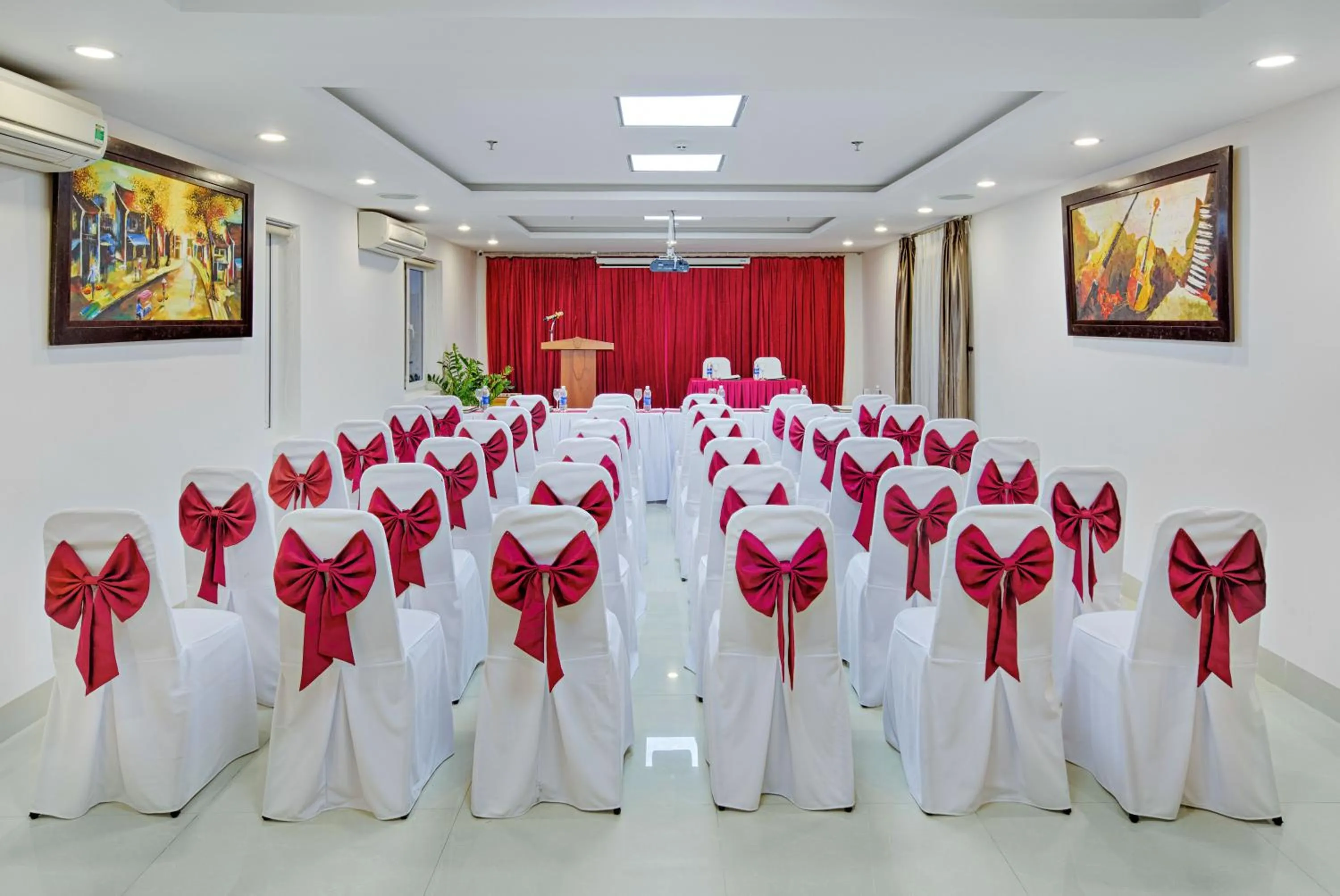 Business facilities in Golden Star Hotel by THG