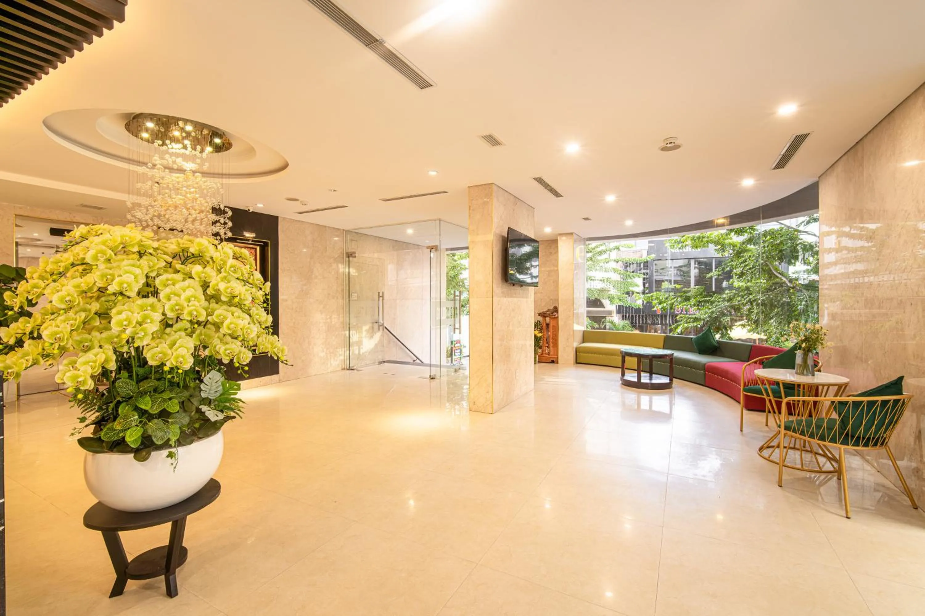 Living room in Golden Star Hotel by THG