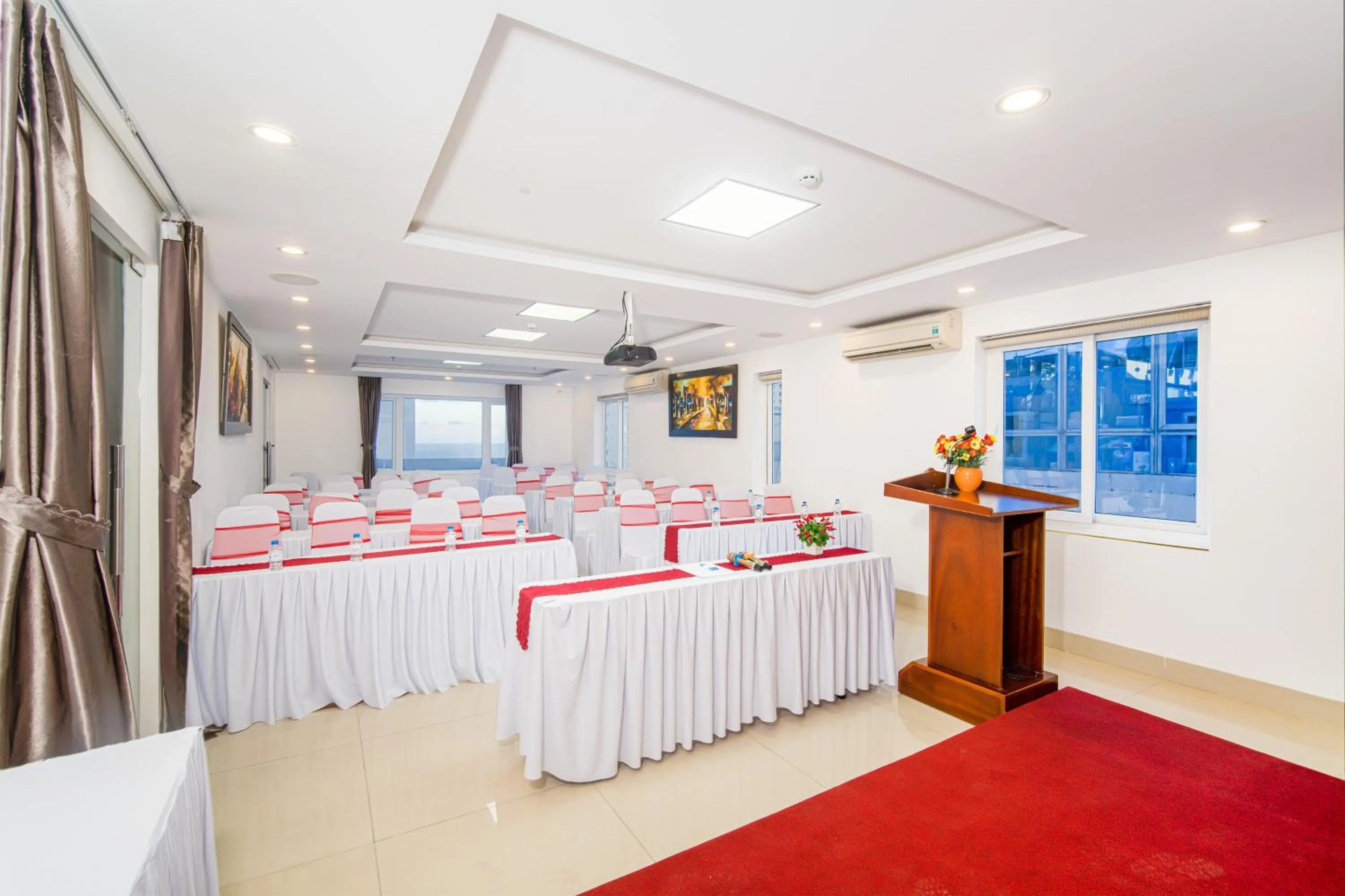 Business facilities in Golden Star Hotel by THG