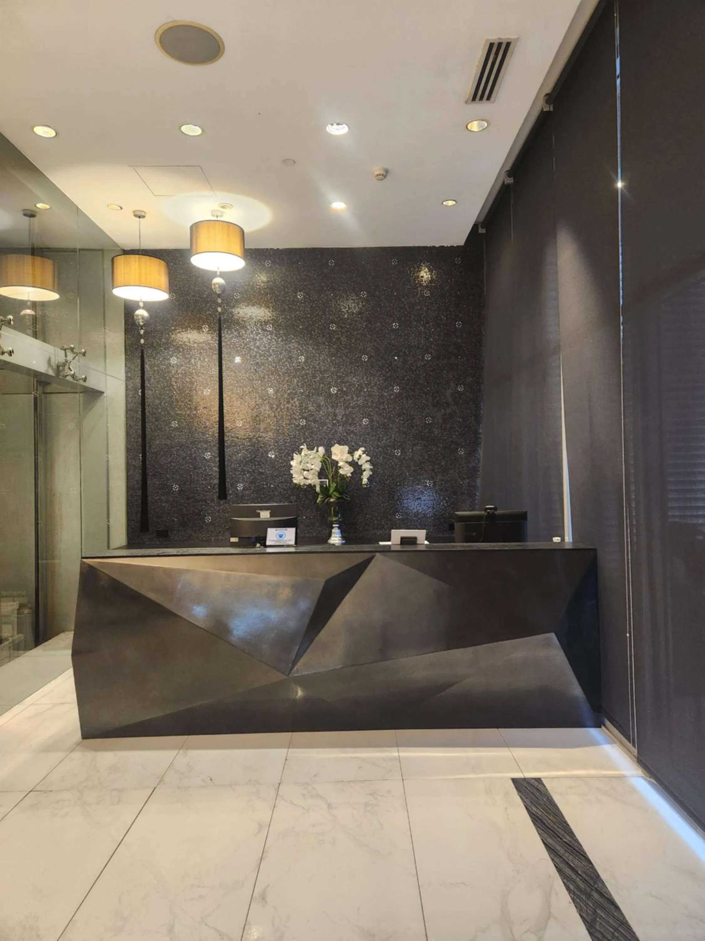 Lobby or reception in Azure Staycation Philippines by AMRS Near Manila International Airport