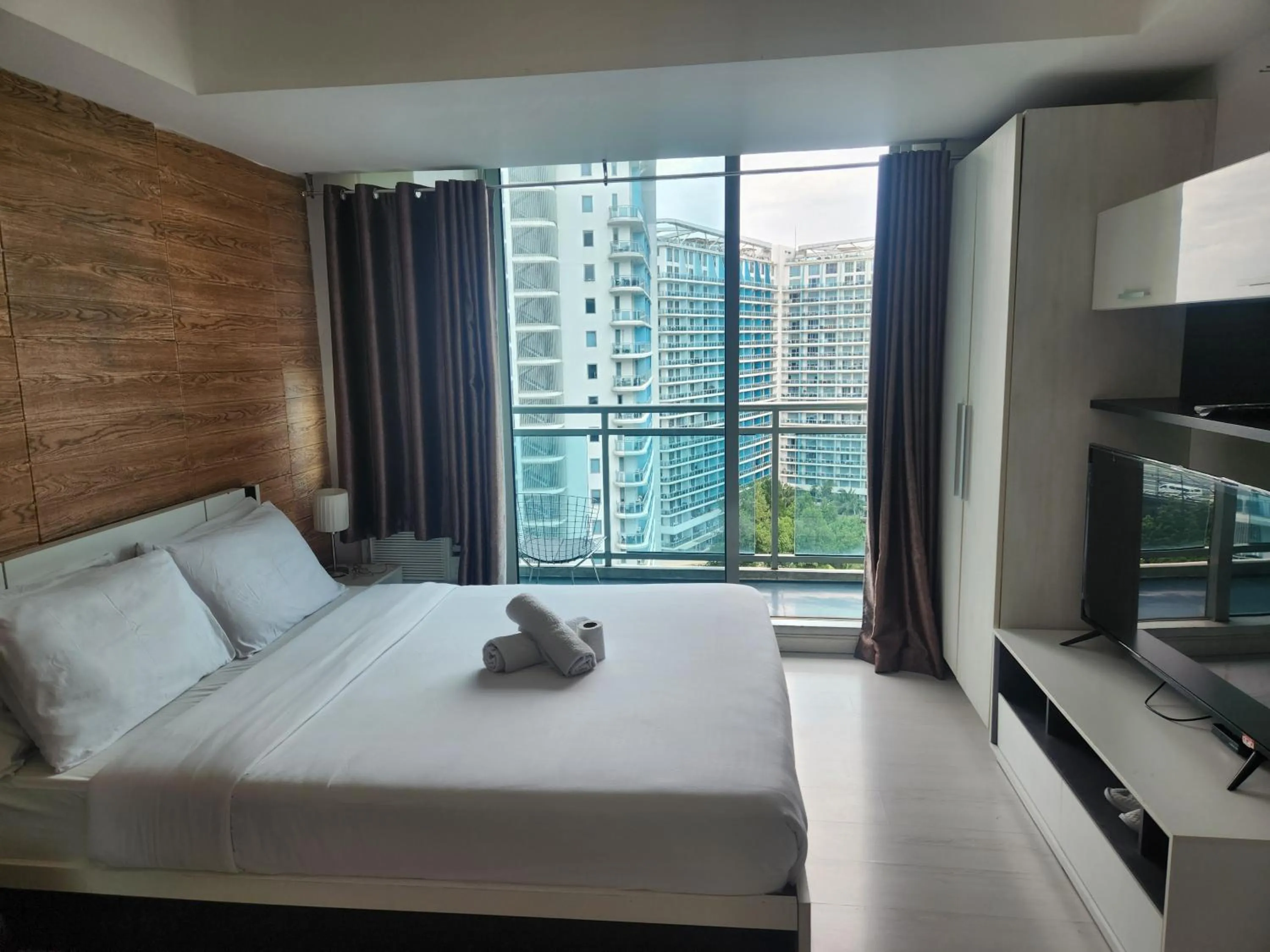 Bed in Azure Staycation Philippines by AMRS Near Manila International Airport