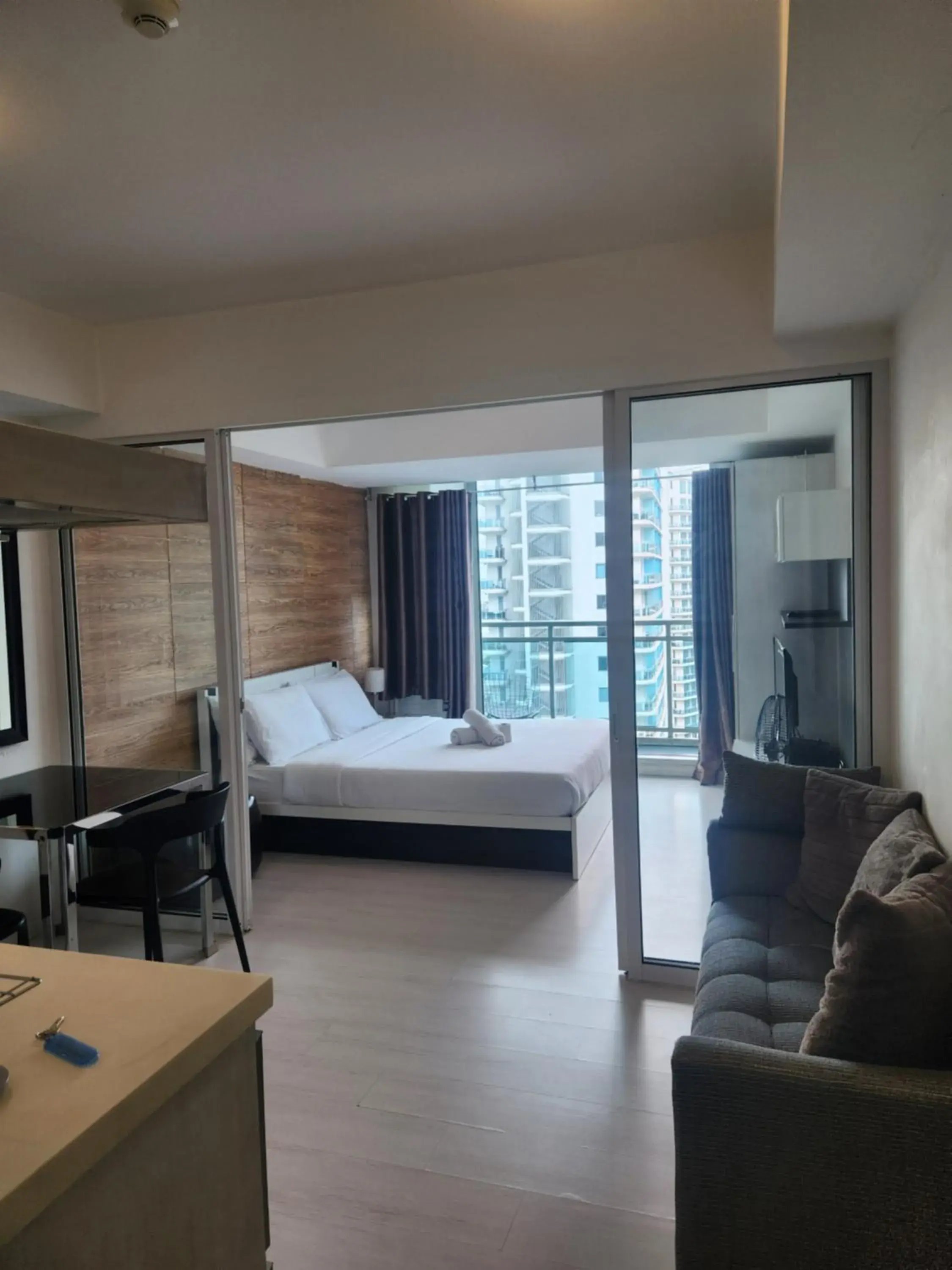 One-Bedroom Apartment with Sea View in Azure Staycation Philippines by AMRS Near Manila International Airport One-Bedroom Apartment with Sea View in Azure Staycation Philippines by AMRS Near Manila International Airport