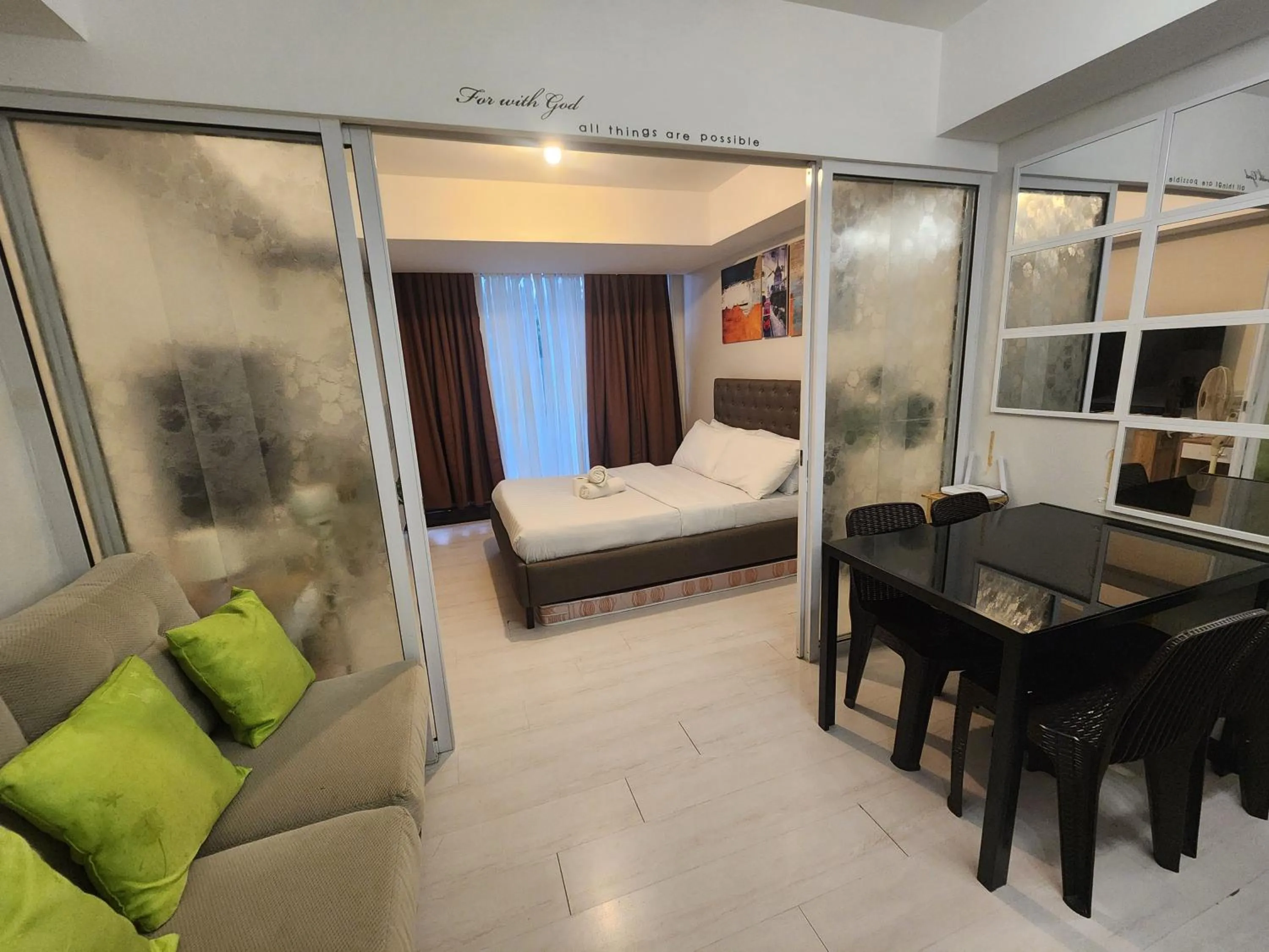 Bed in Azure Staycation Philippines by AMRS Near Manila International Airport