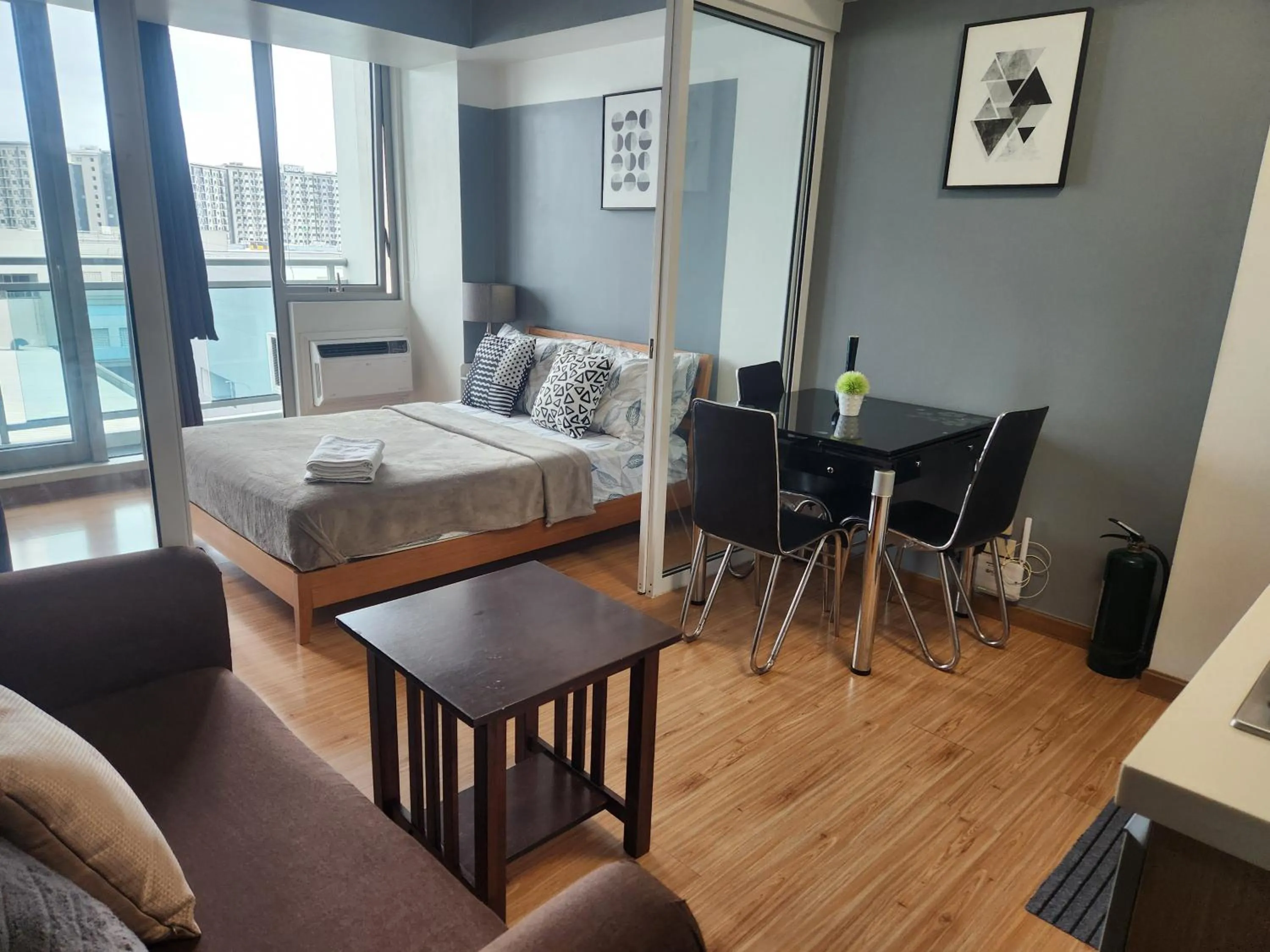 Photo of the whole room, Bed in Azure Staycation Philippines by AMRS Near Manila International Airport