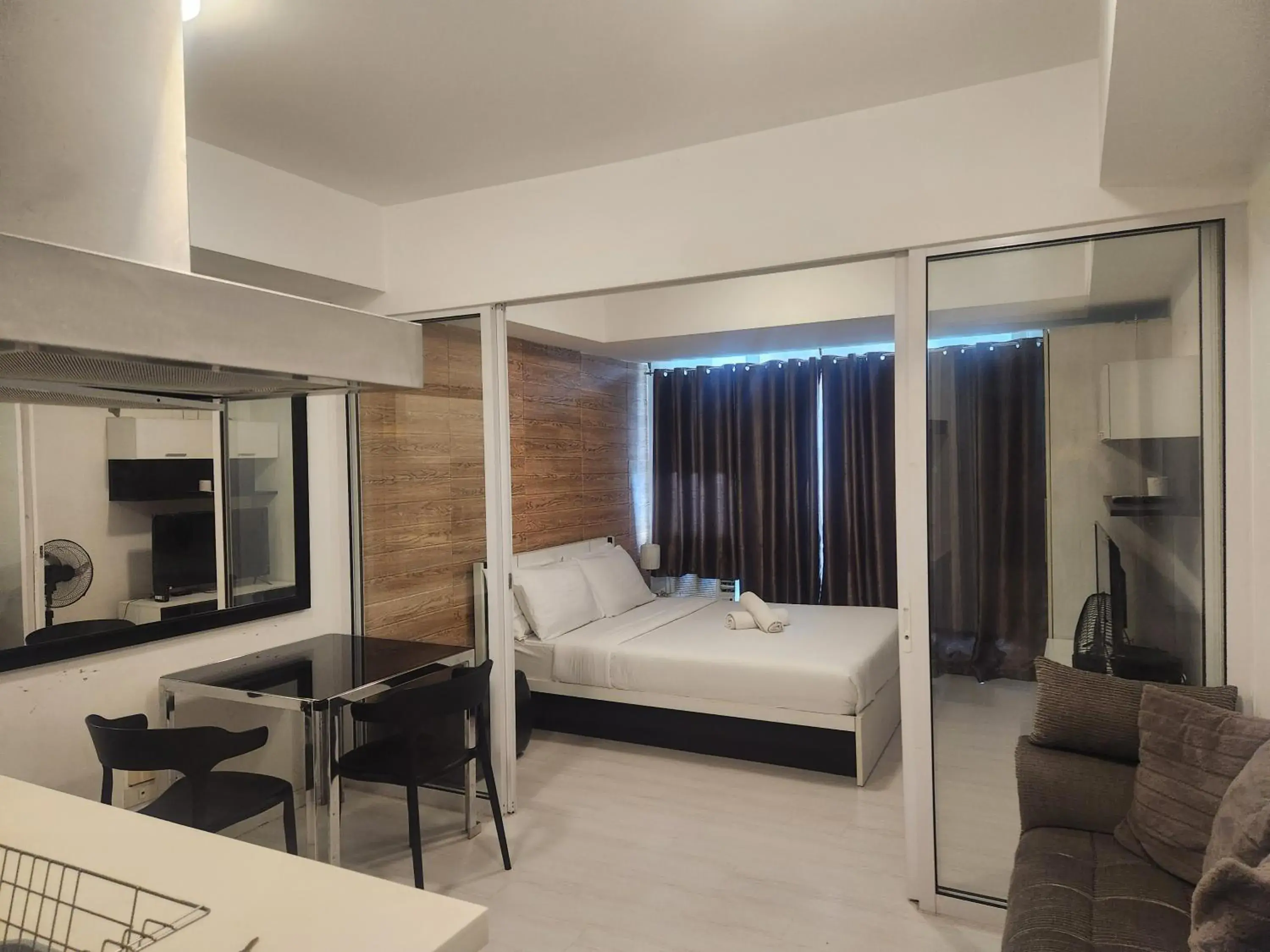 One-Bedroom Apartment with Sea View in Azure Staycation Philippines by AMRS Near Manila International Airport One-Bedroom Apartment with Sea View in Azure Staycation Philippines by AMRS Near Manila International Airport