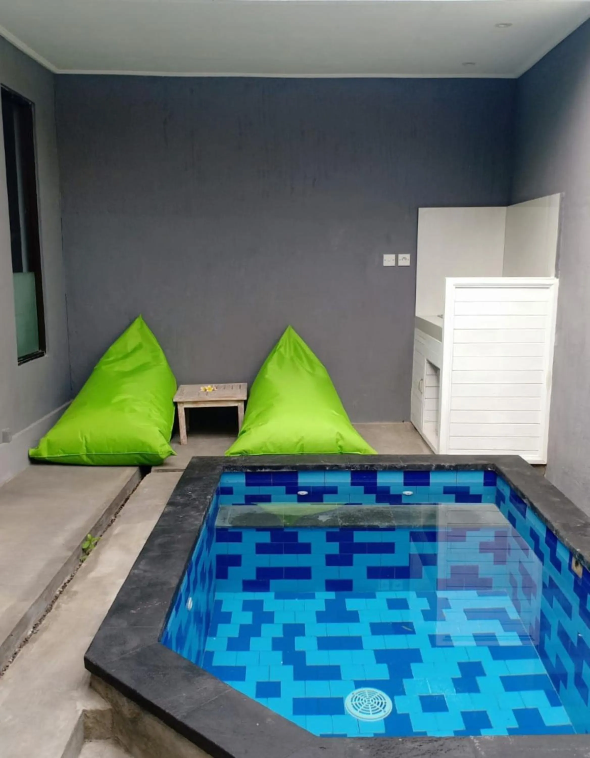 Swimming pool in Kawans Inn Lembongan