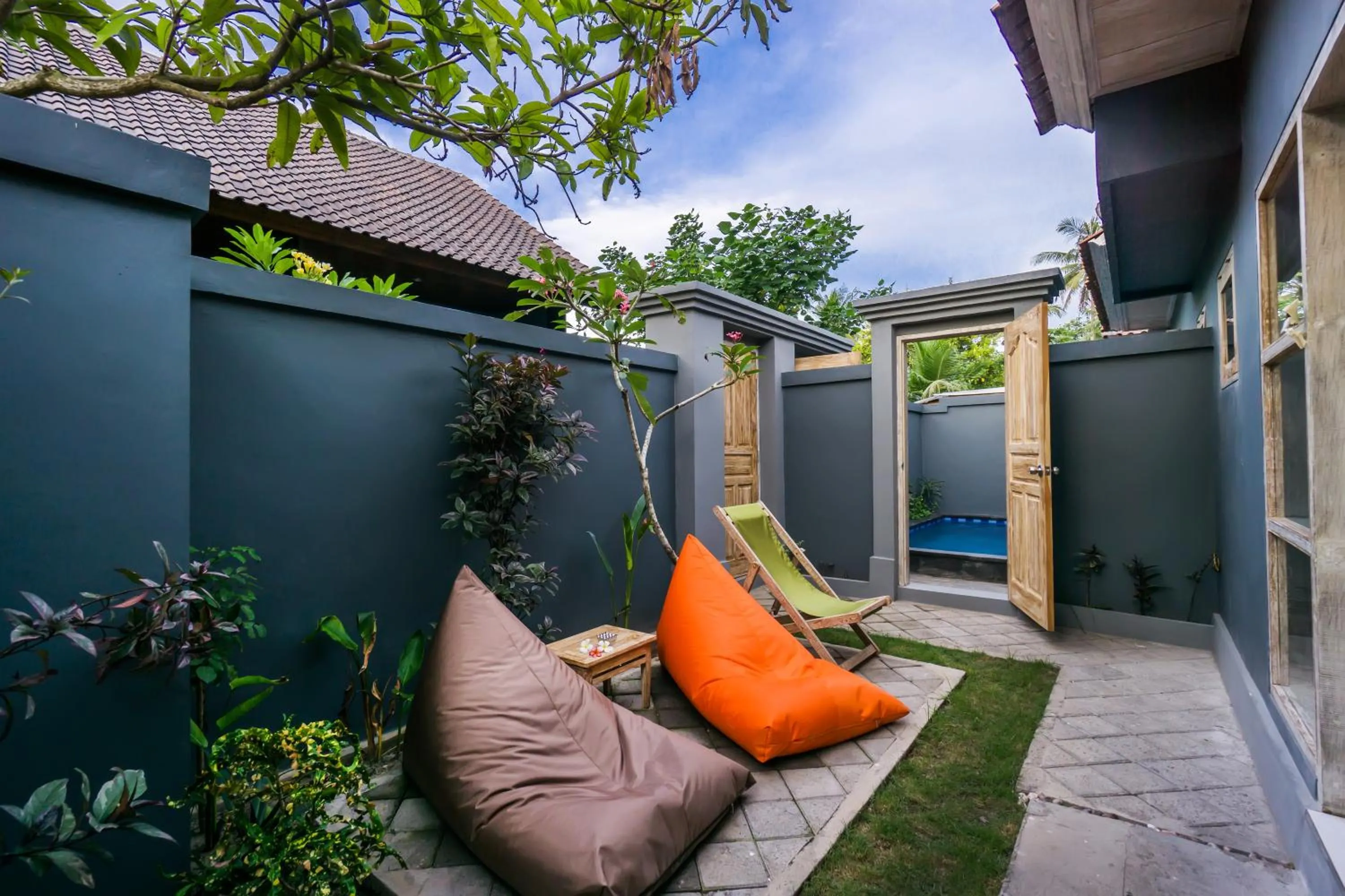 Staff in Kawans Inn Lembongan