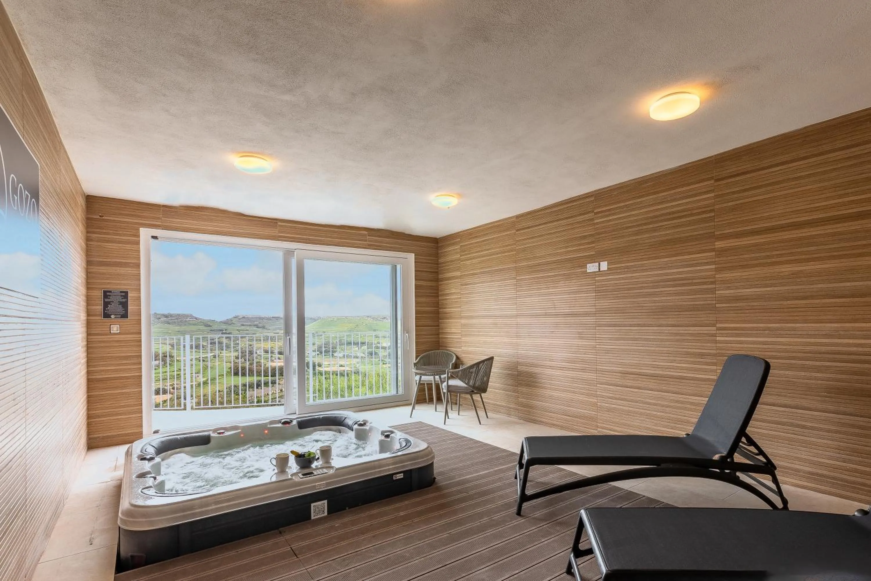 Magnifica Gozitan Villa Pool And Jacuzzi - Happy Rentals