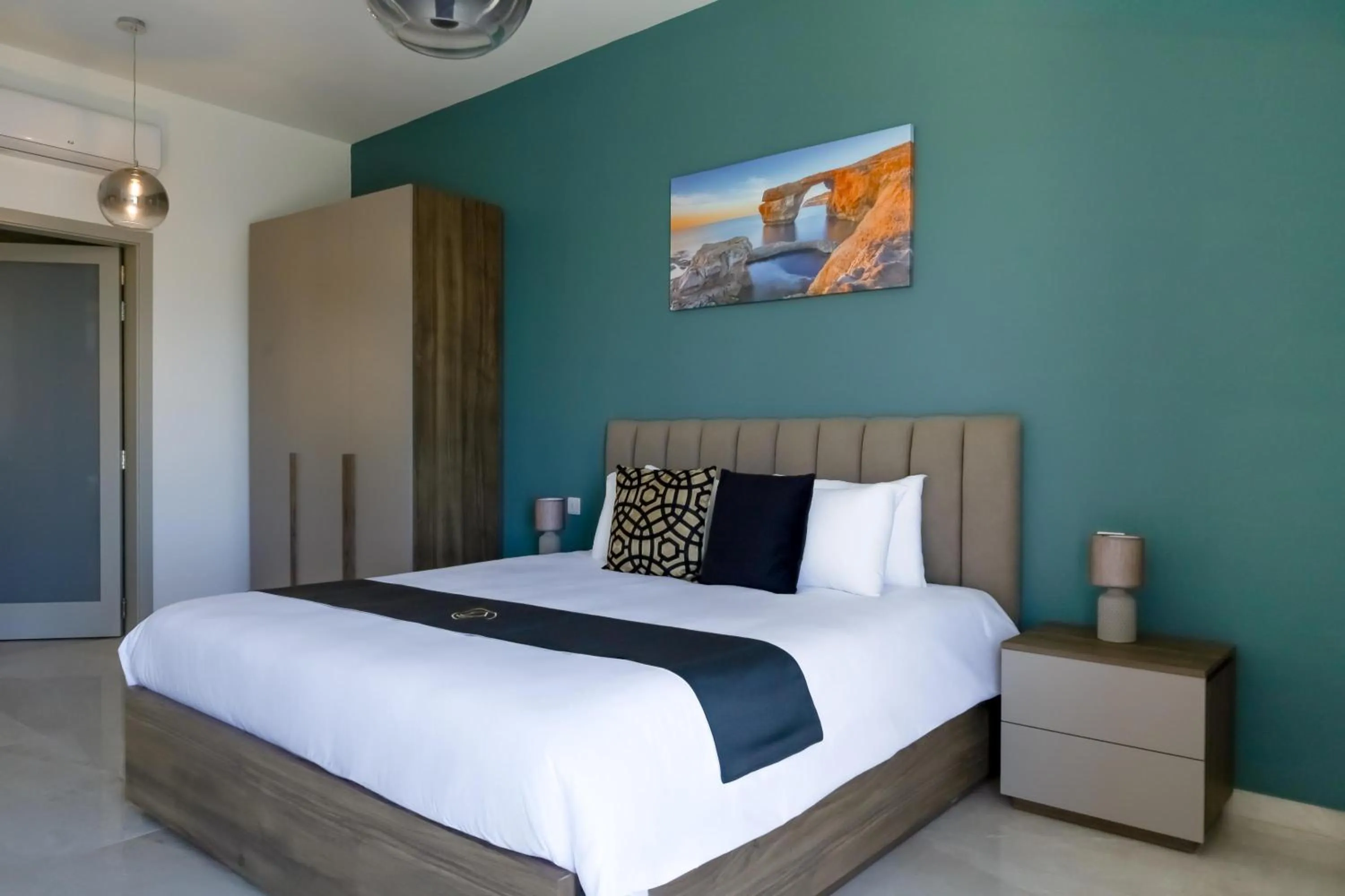 Bedroom, Bed in Magnifica Gozitan Villa Pool And Jacuzzi - Happy Rentals