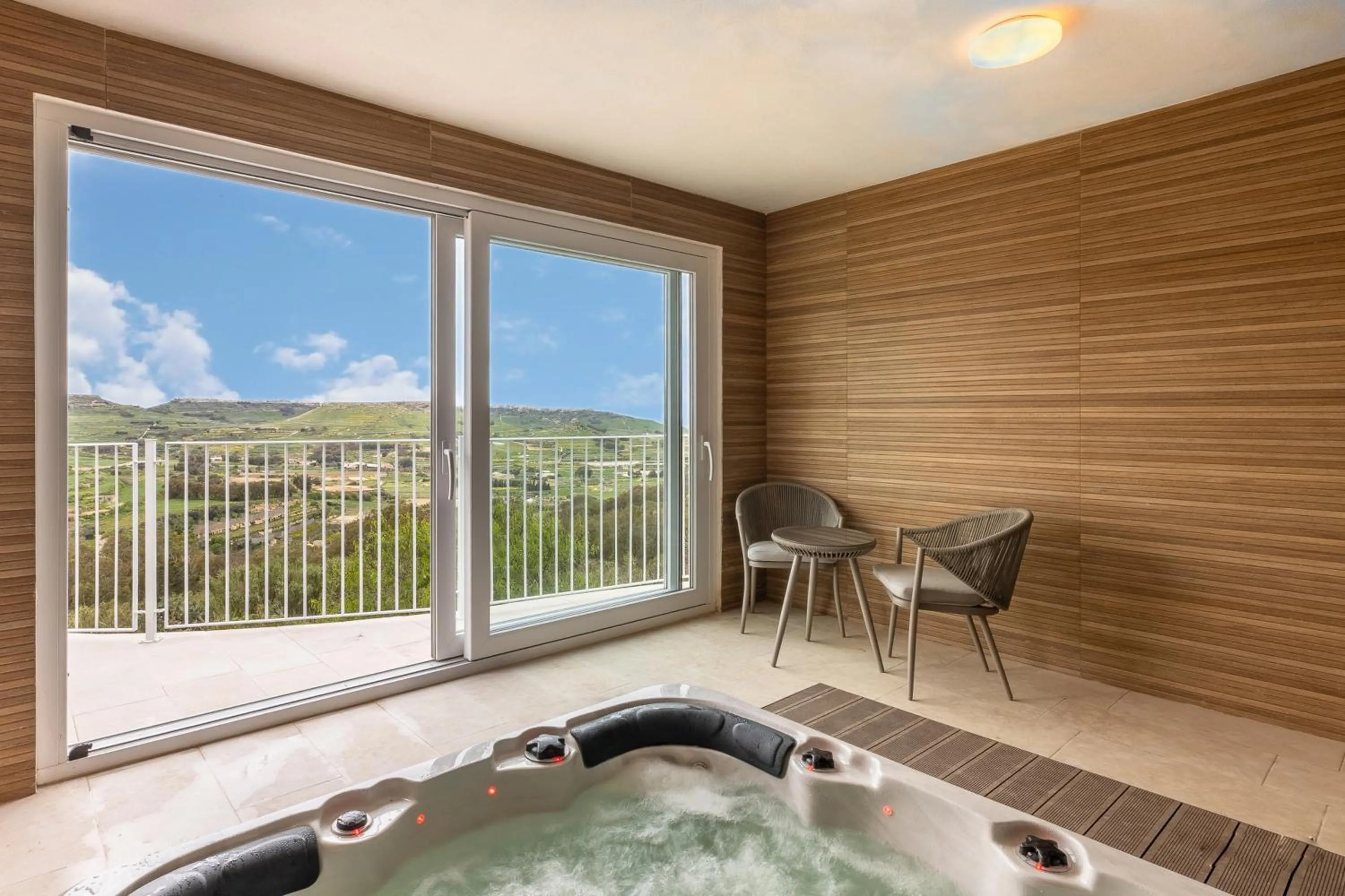 Hot Tub in Magnifica Gozitan Villa Pool And Jacuzzi - Happy Rentals